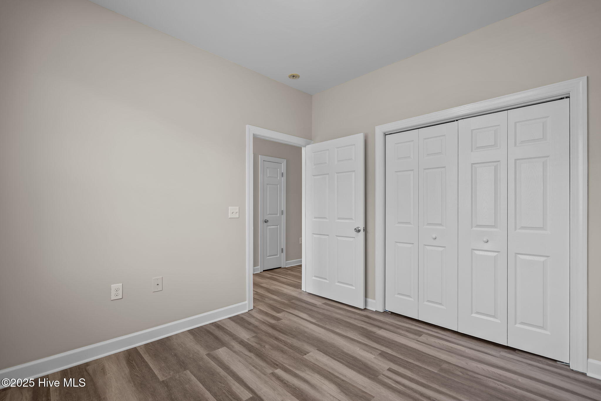 100540244 | Photo 33