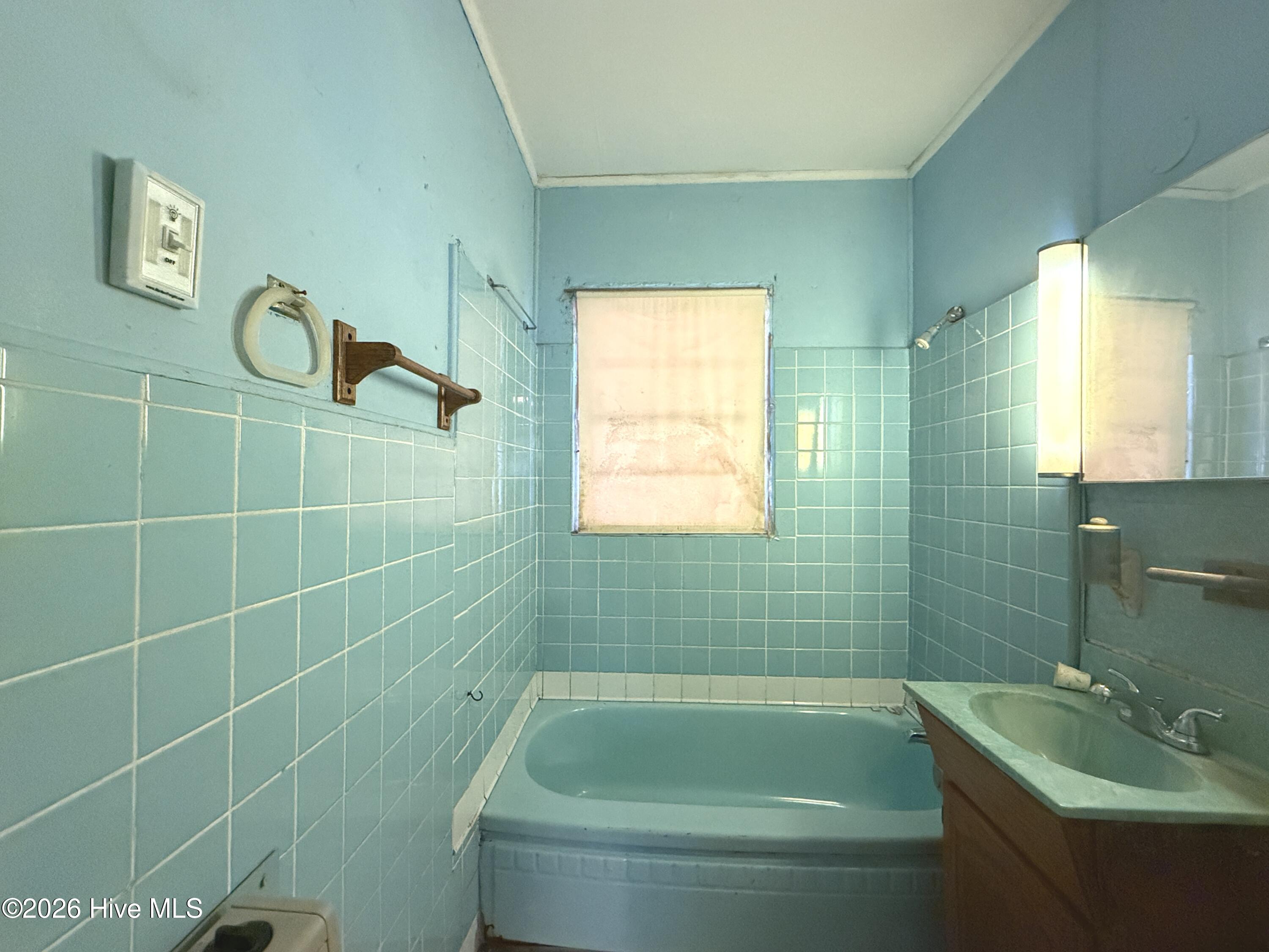 100568518 | Photo 11