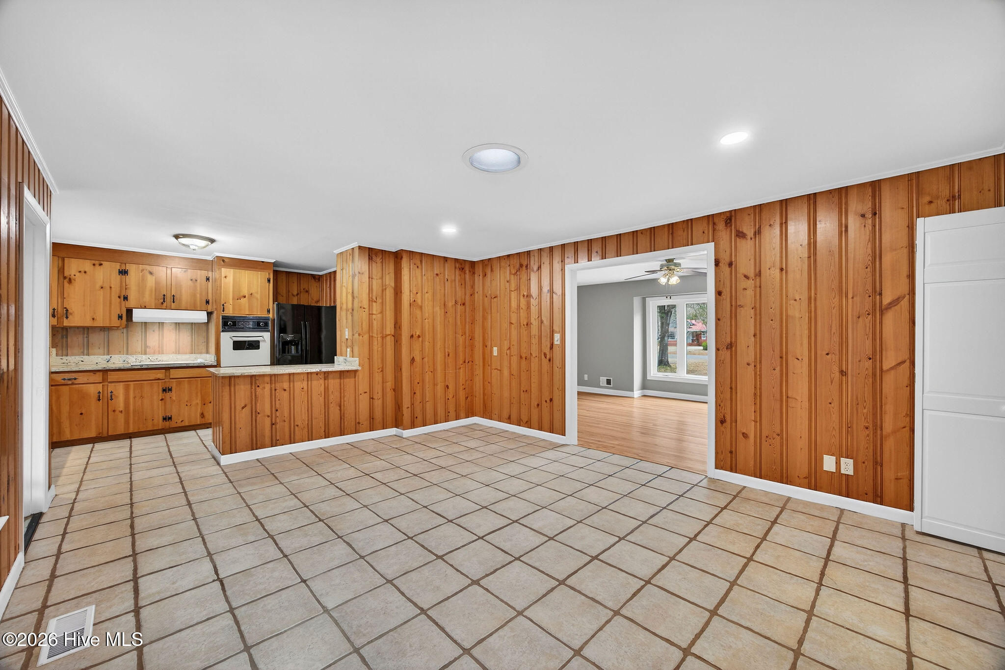 100557140 | Photo 15