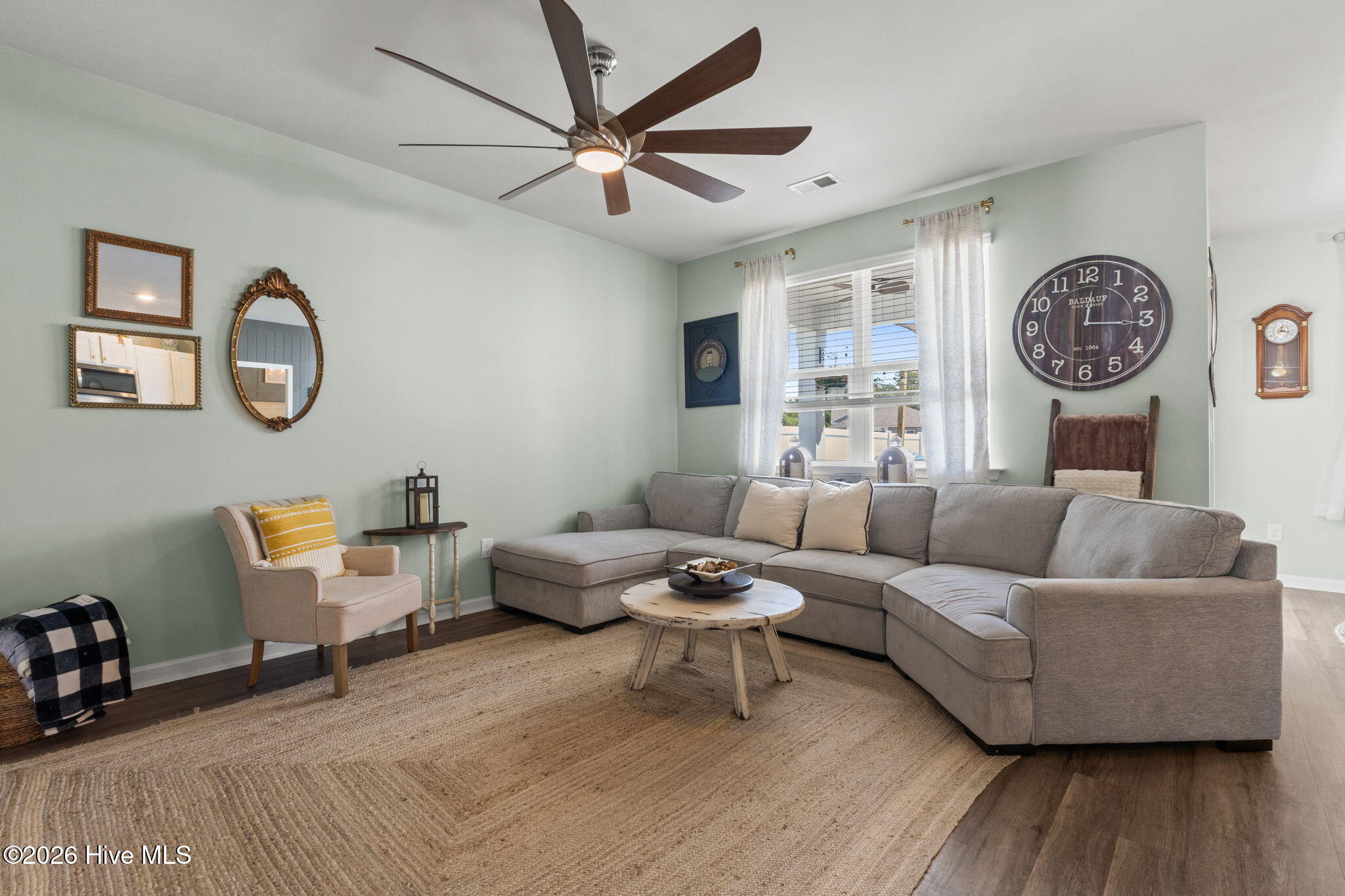 100568064 | Photo 10