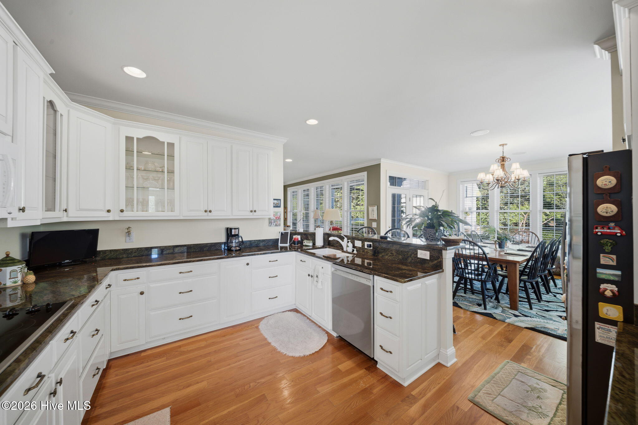 100570394 | Photo 27