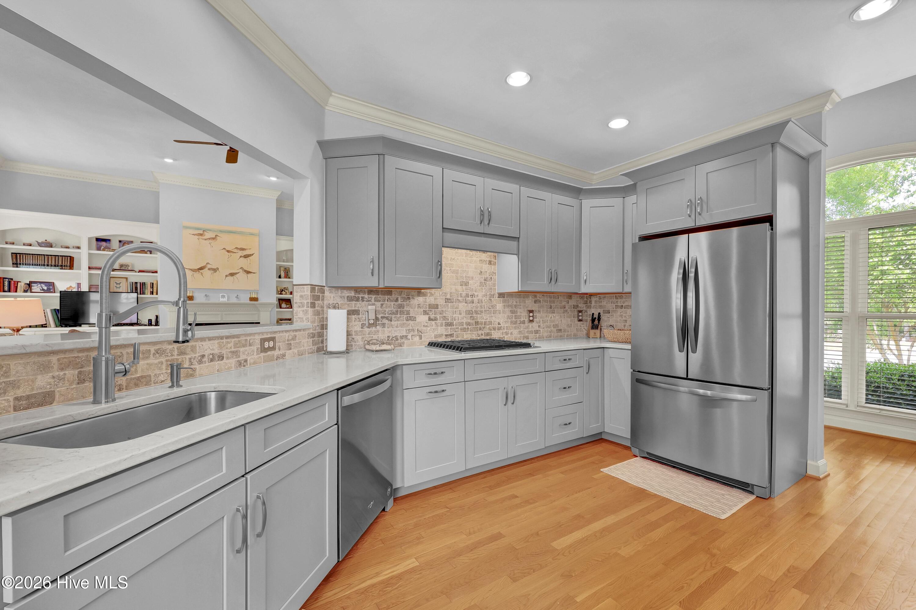 100566013 | Photo 14