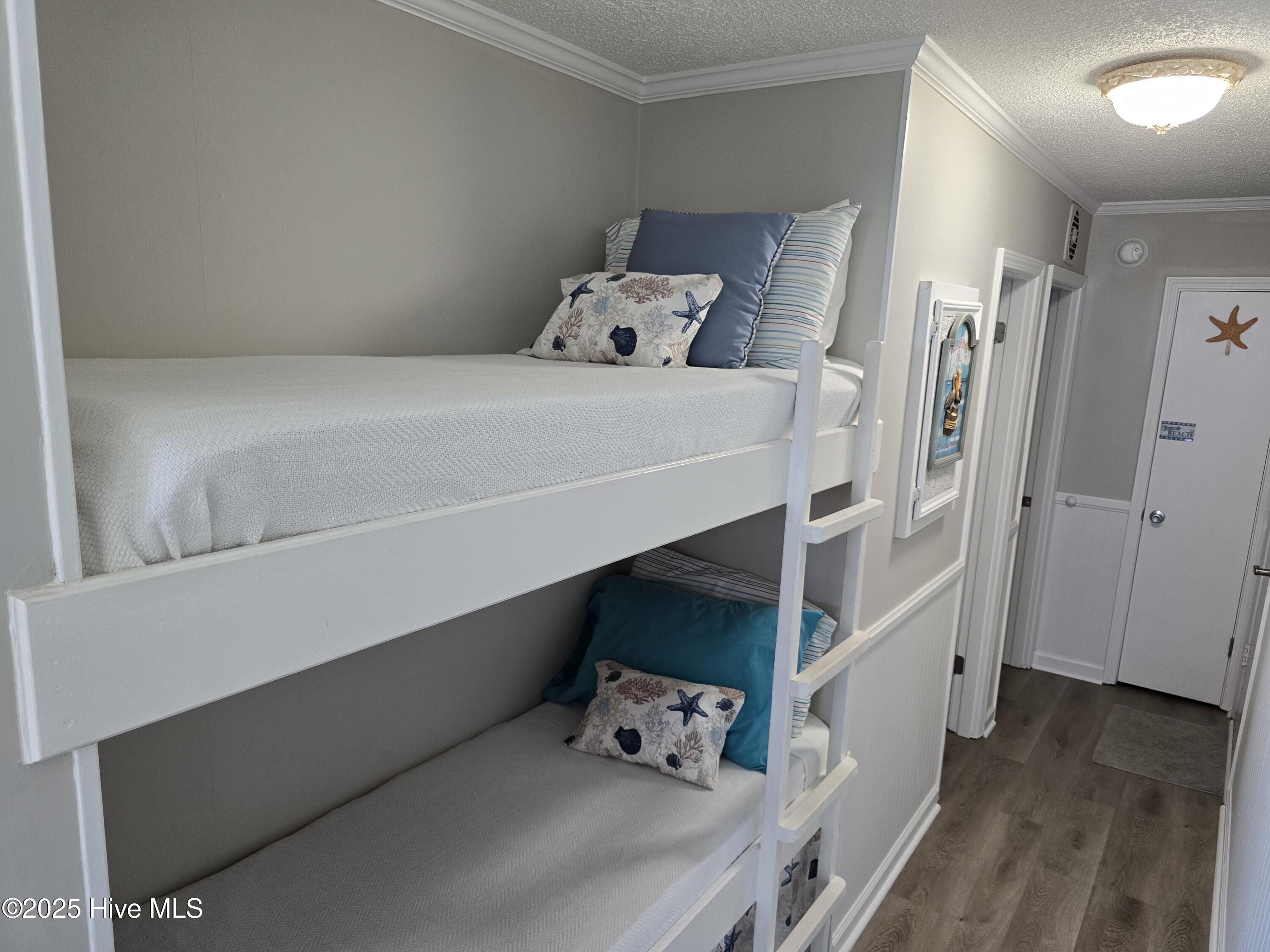 100482107 | Photo 18