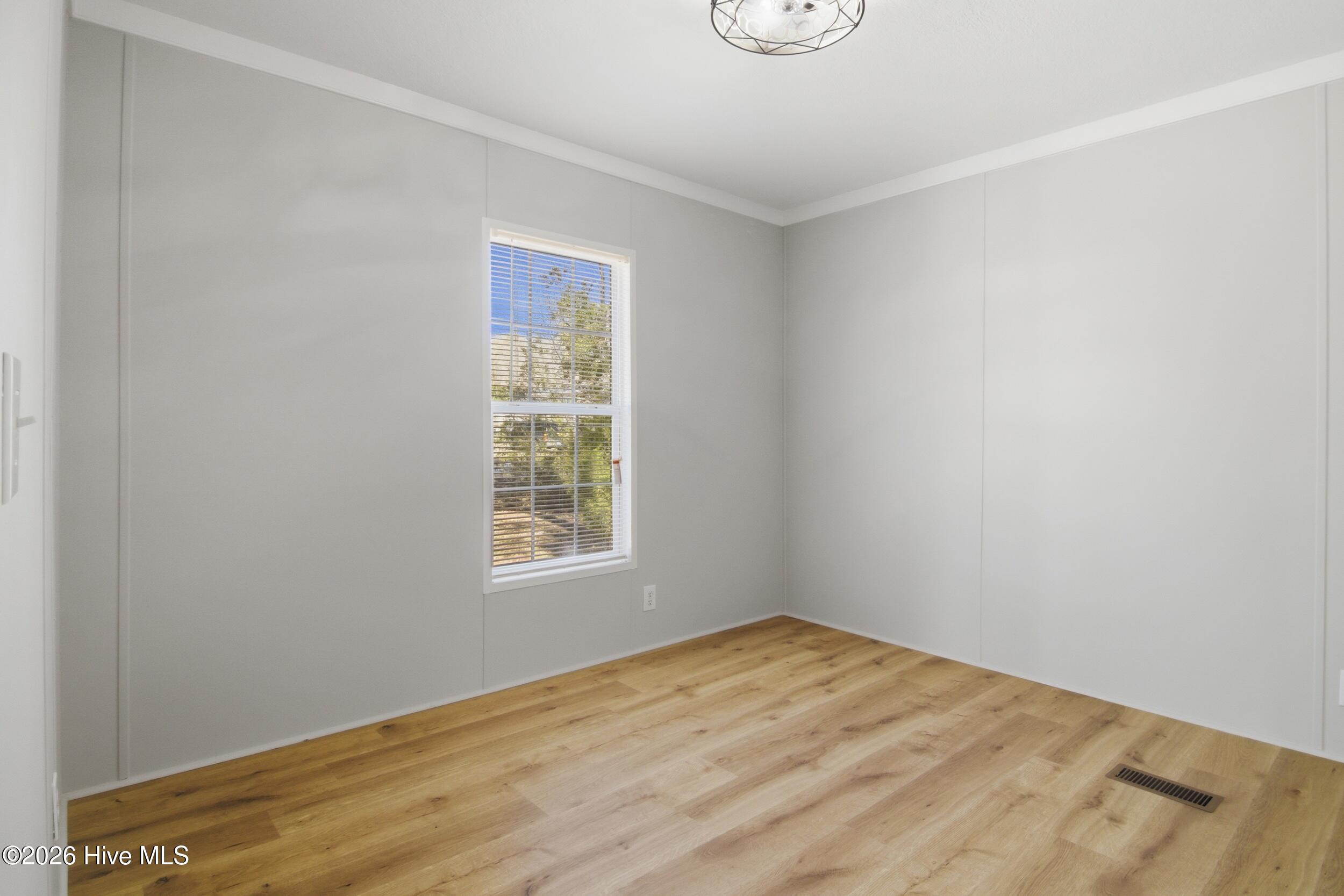 100556837 | Photo 16