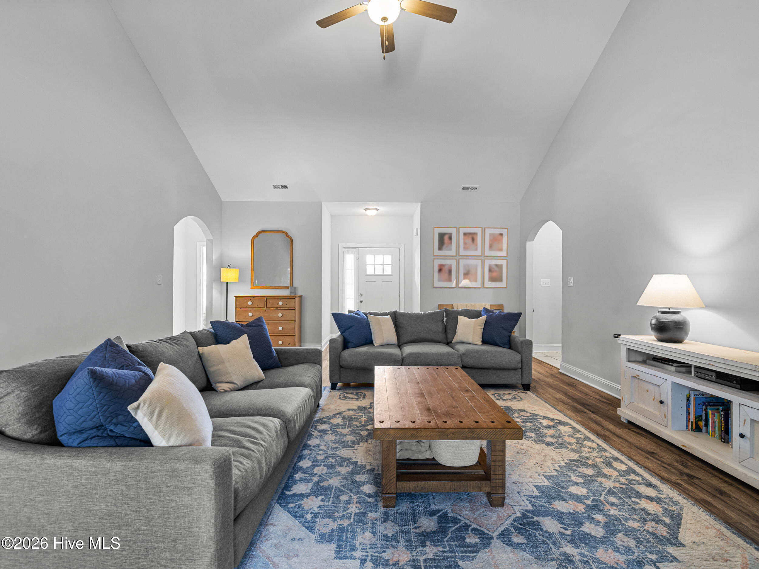 100553436 | Photo 12