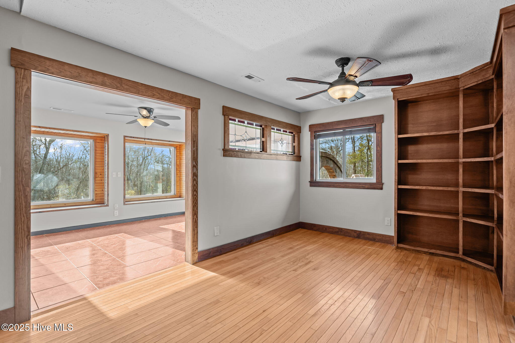 100536455 | Photo 17