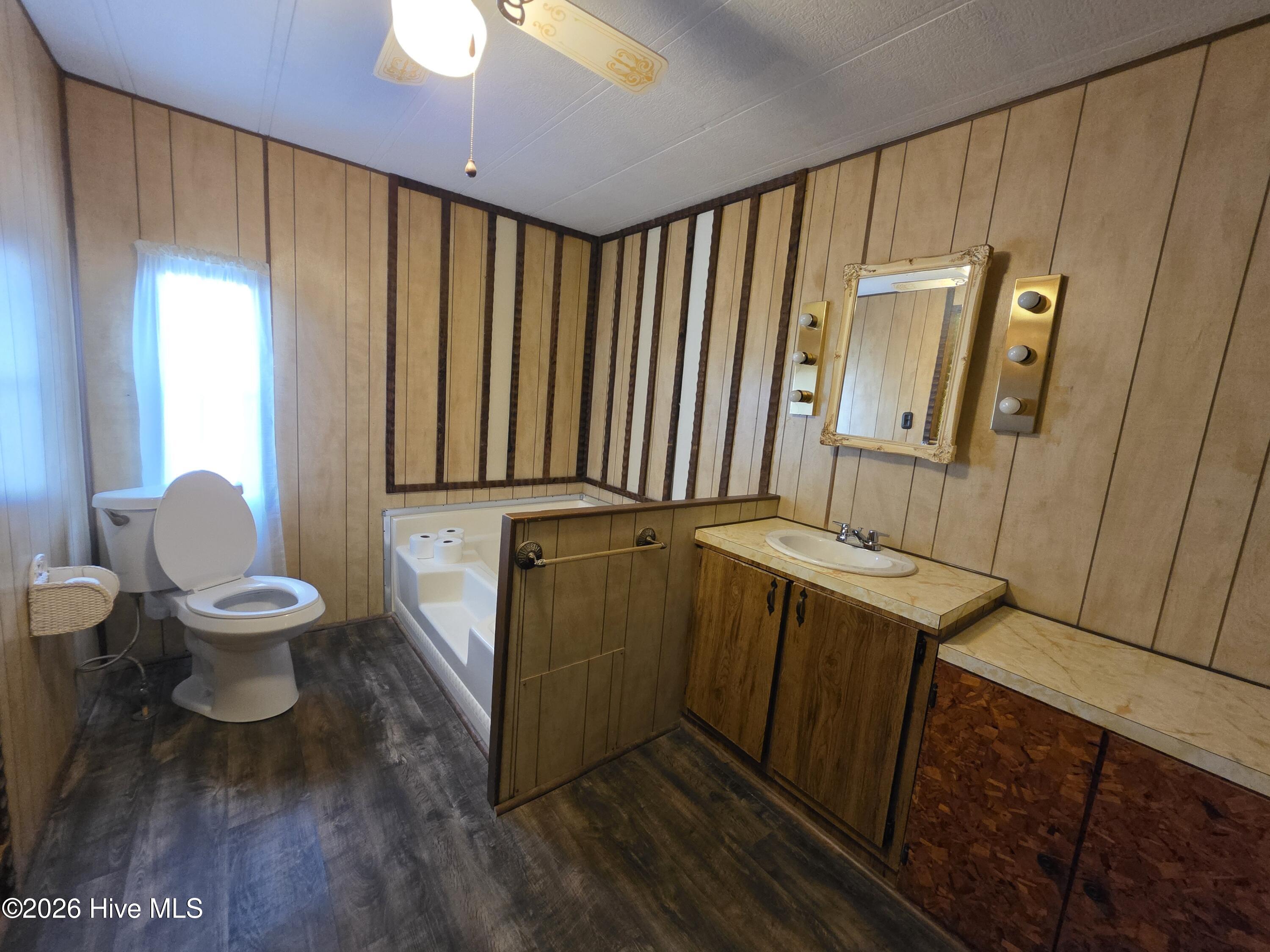 100552859 | Photo 12