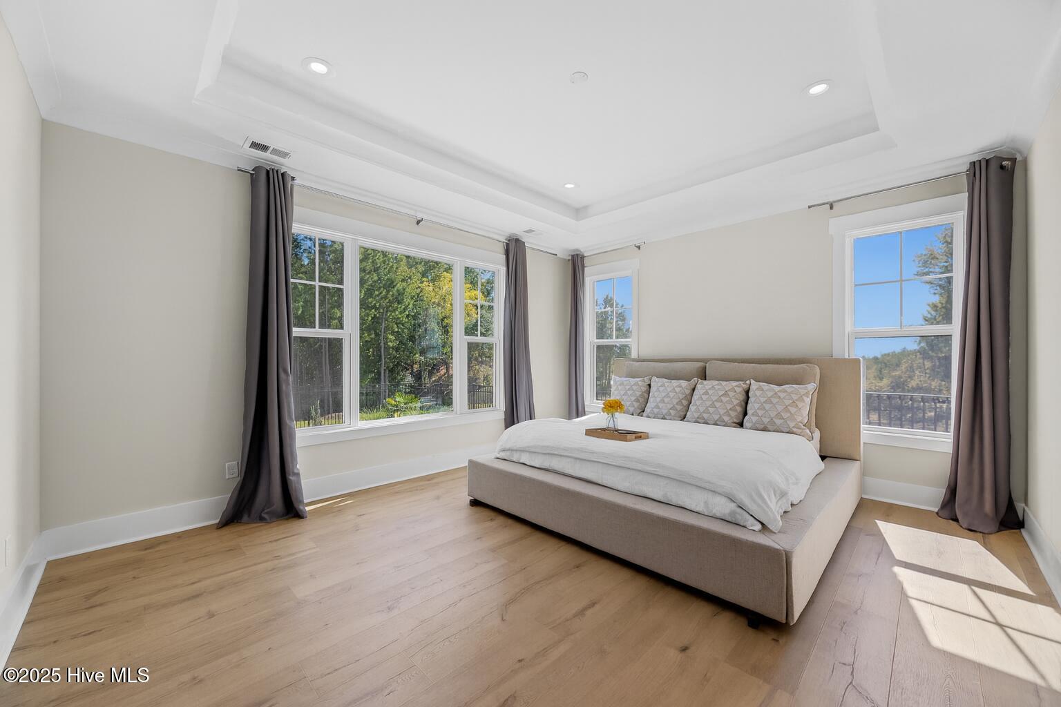 100532896 | Photo 24