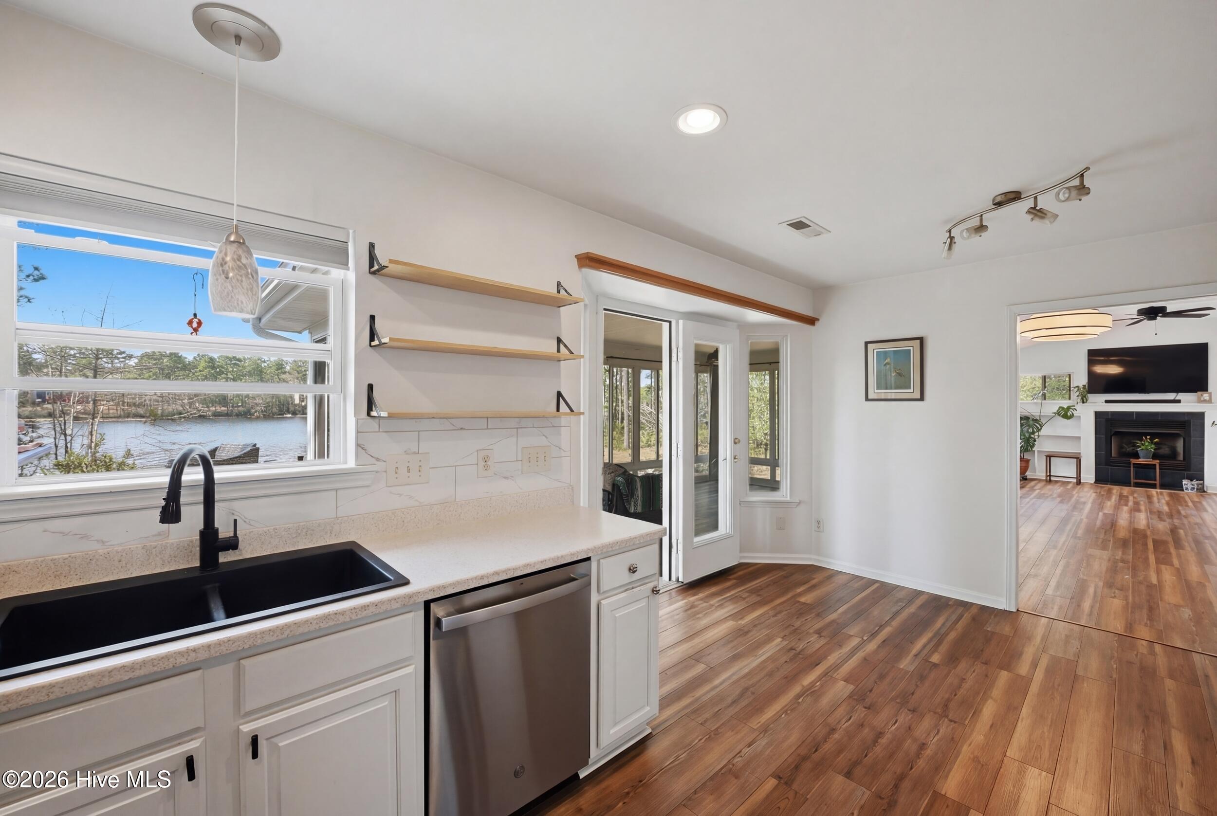 100565699 | Photo 13