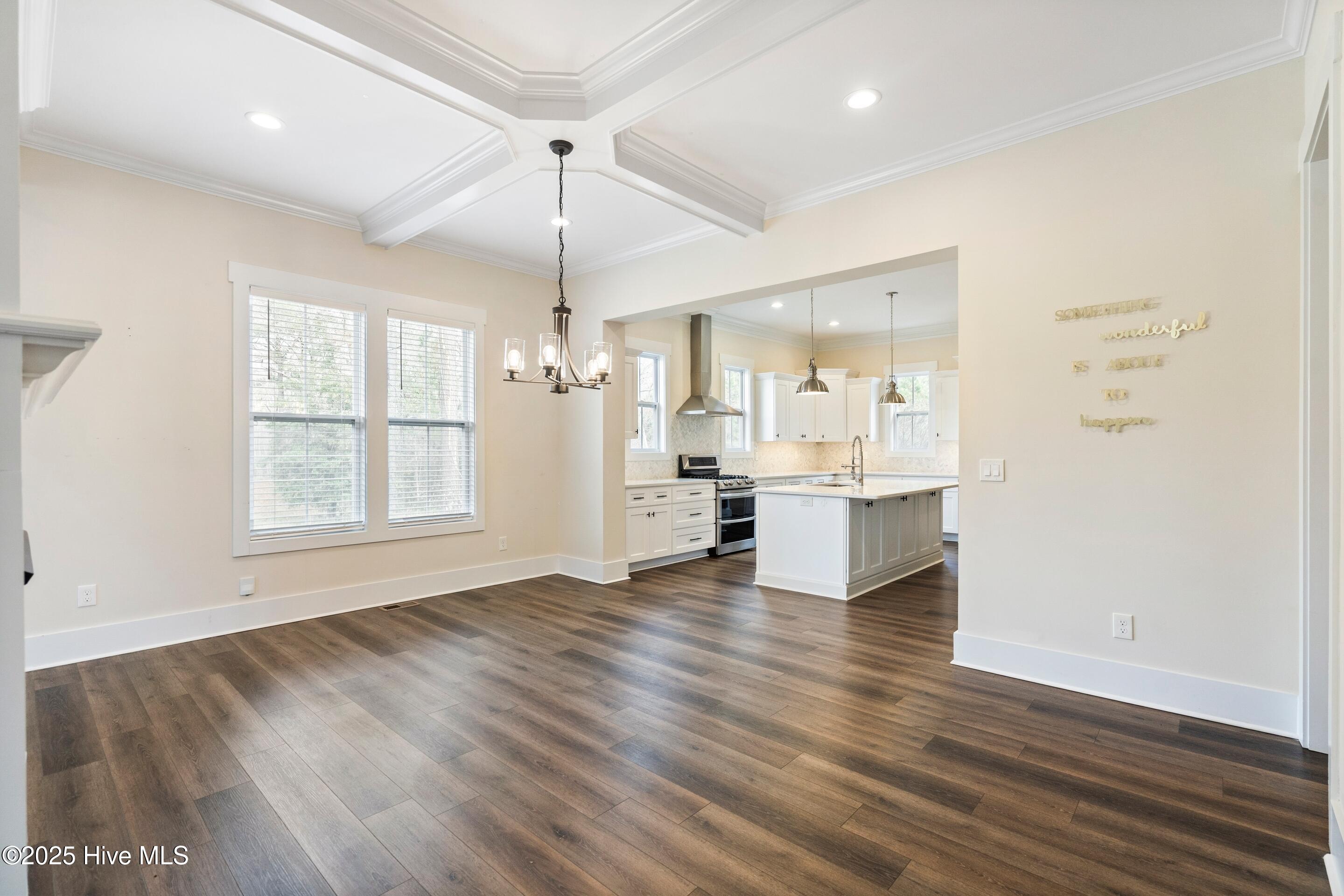 100544817 | Photo 11