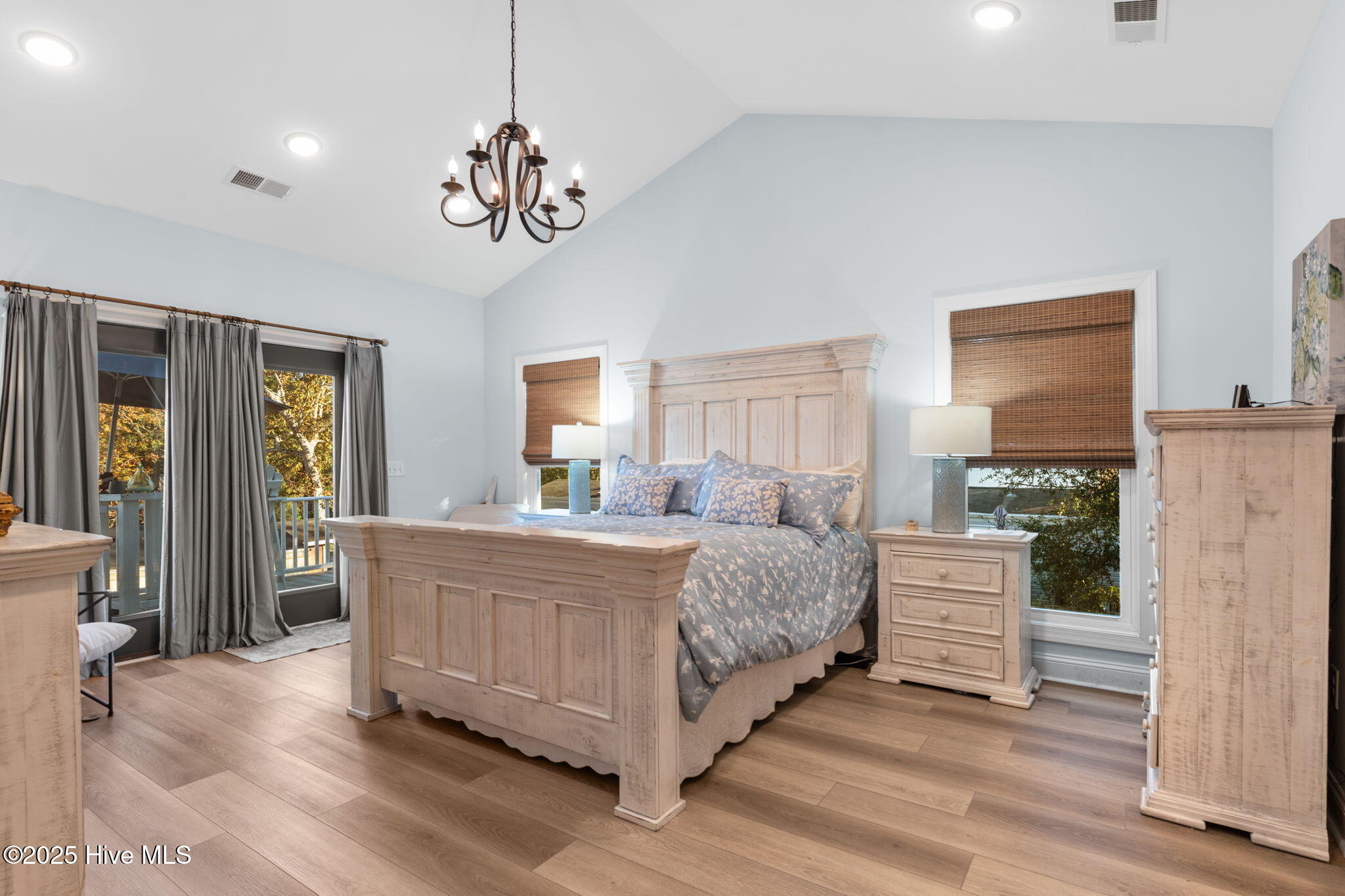 100541754 | Photo 26