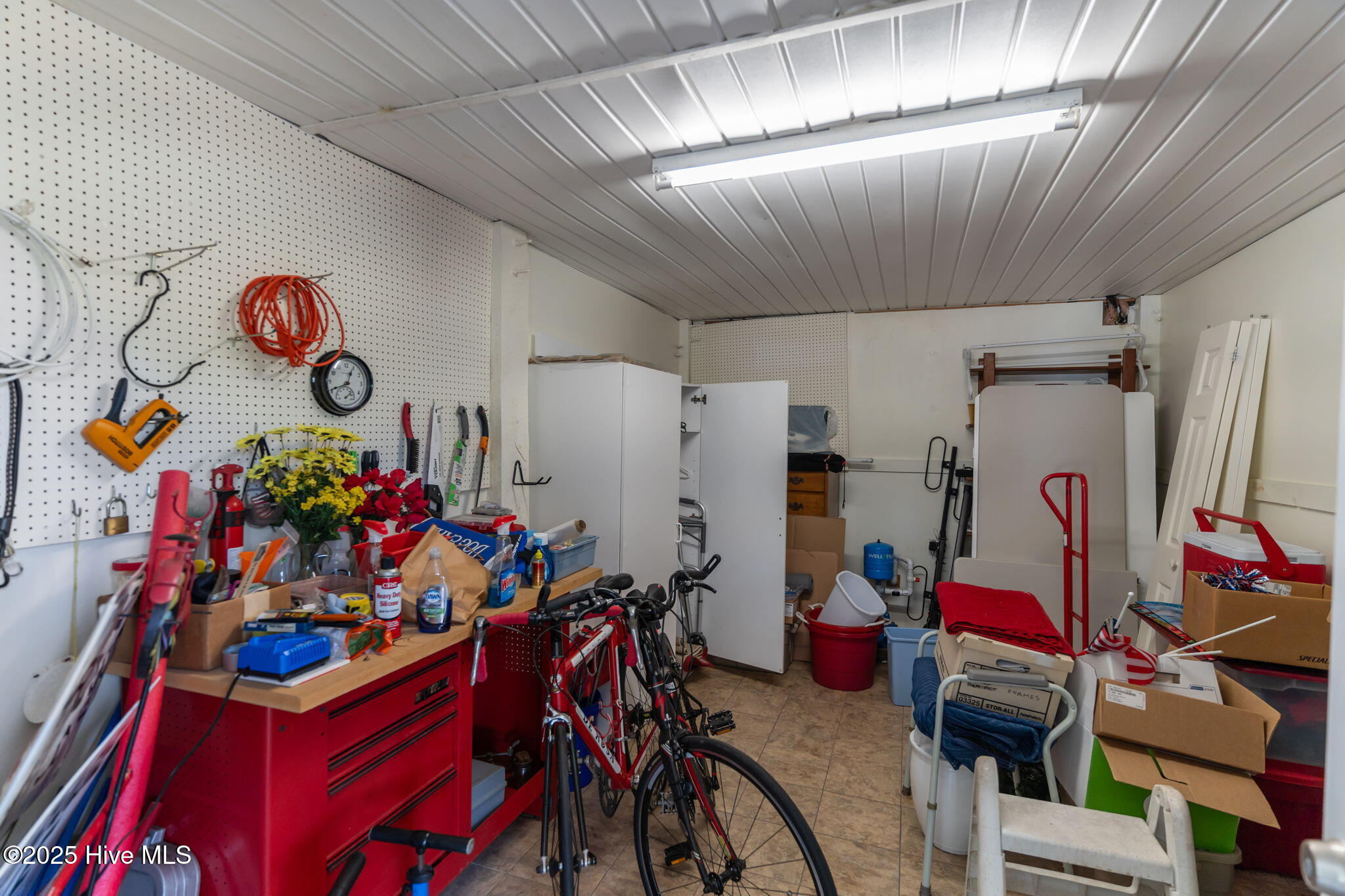 100521042 | Photo 48