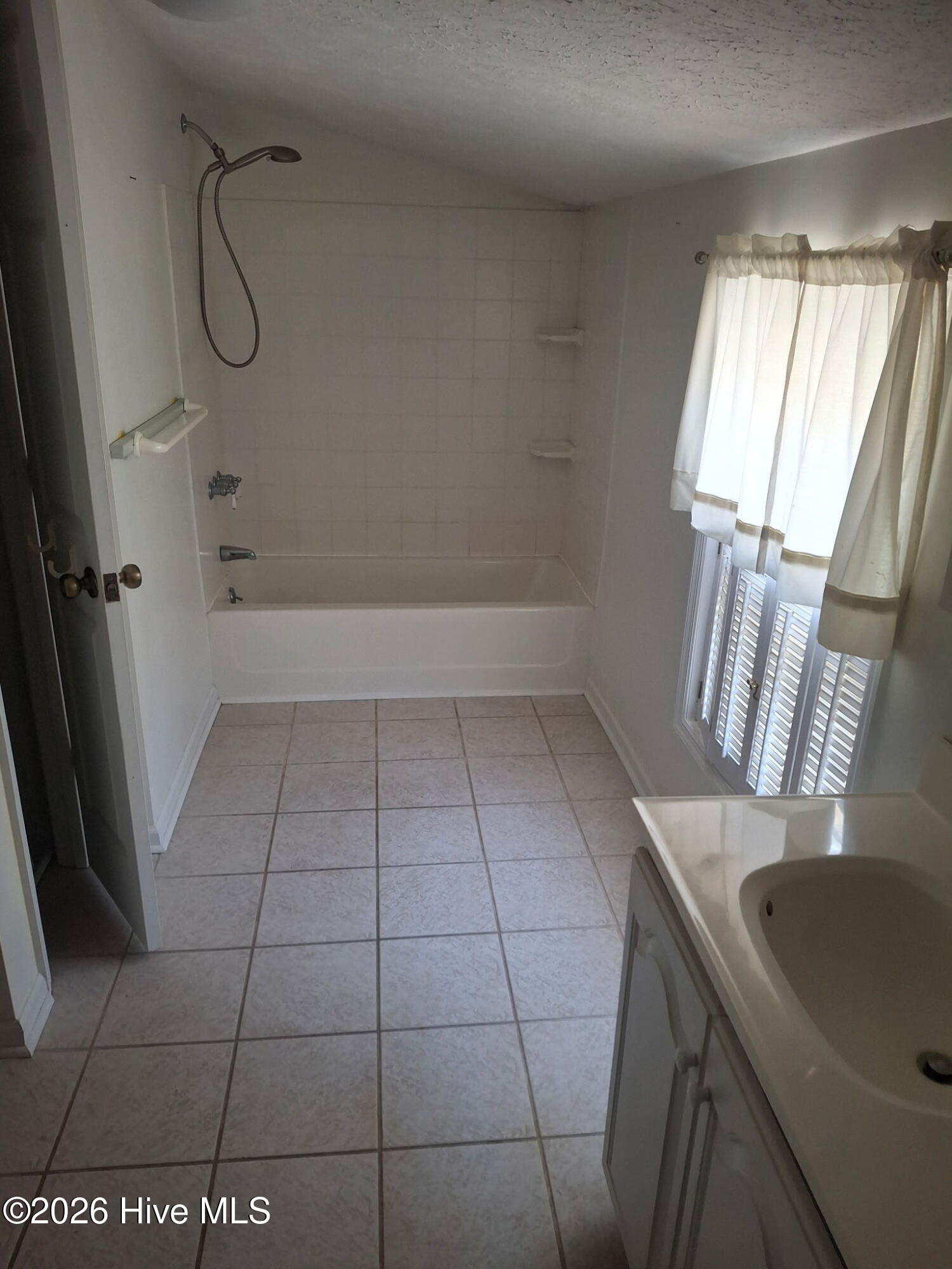 100559129 | Photo 18