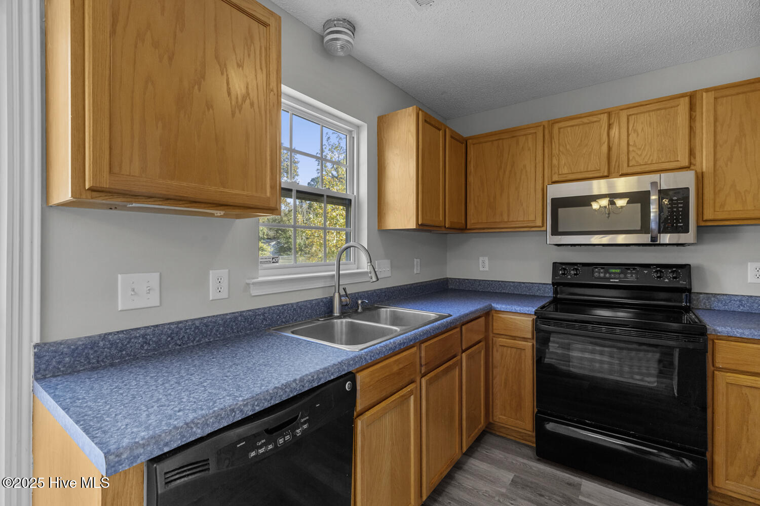 100541335 | Photo 12