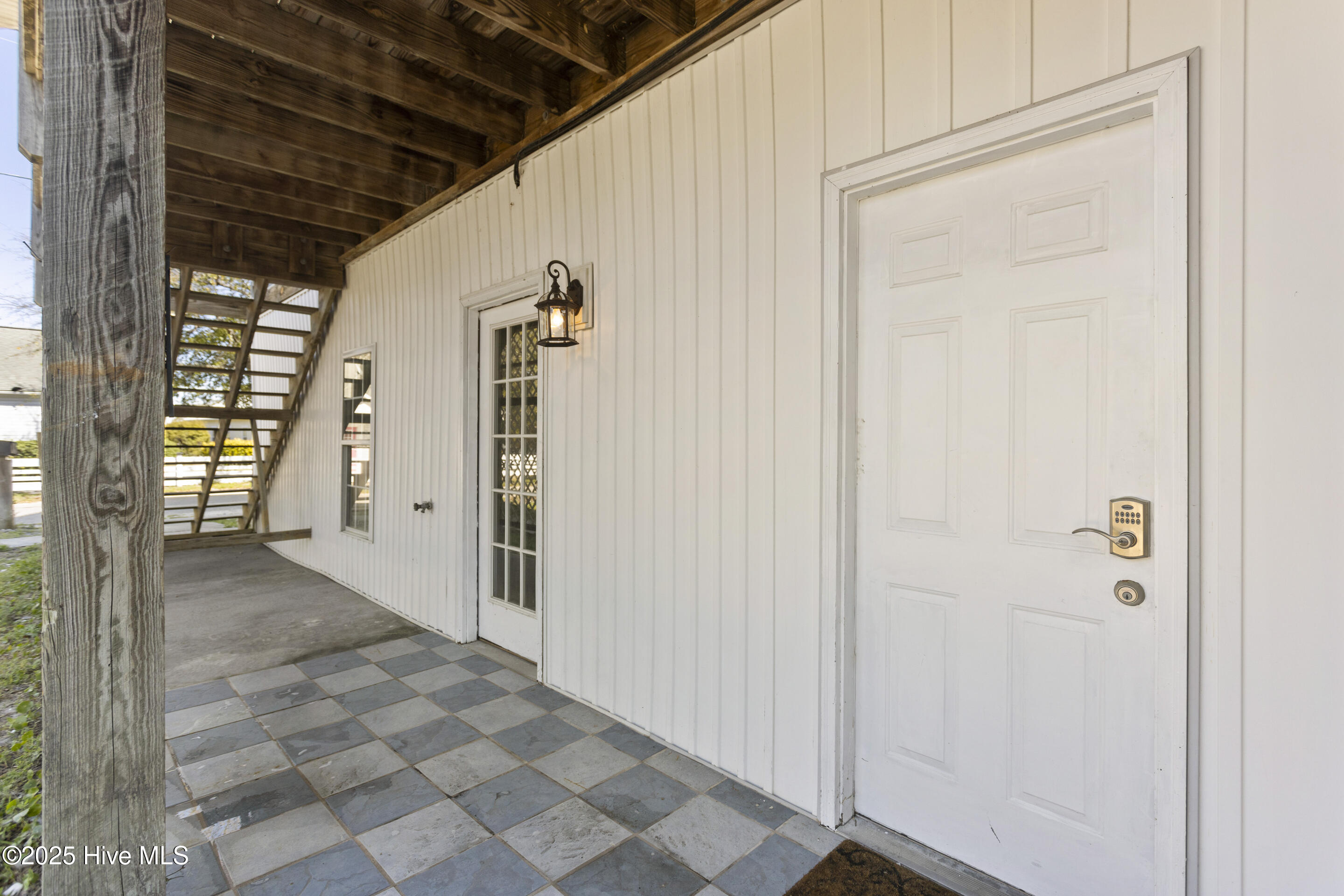 100548338 | Photo 36