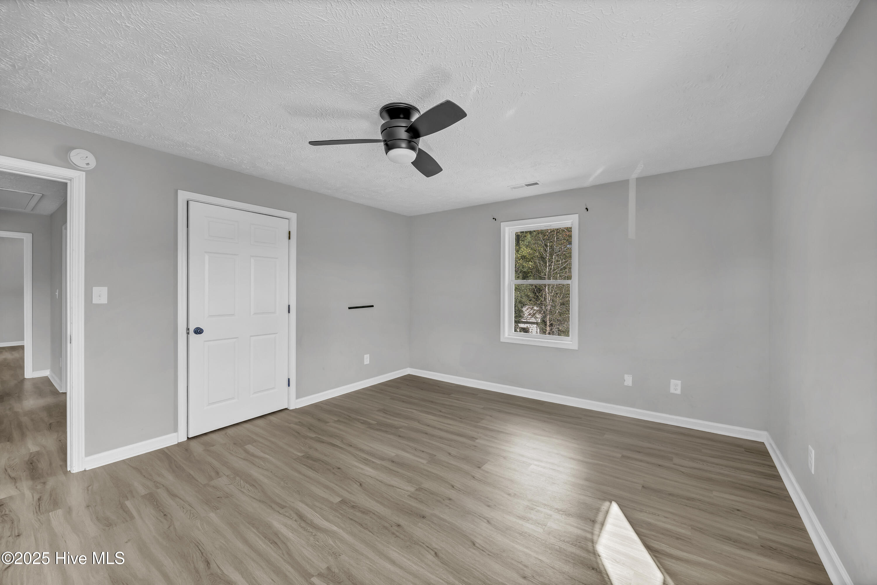 100537588 | Photo 15