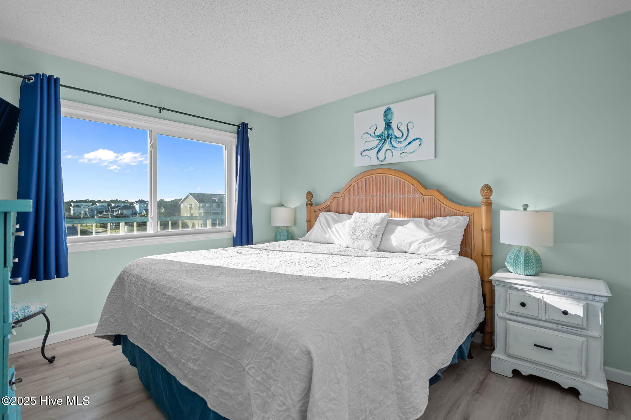 100570522 | Photo 25