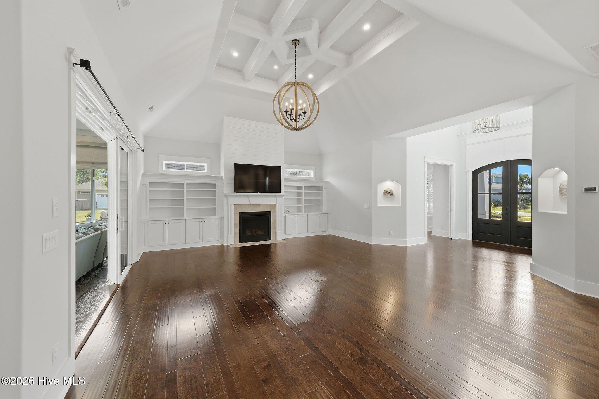 100562967 | Photo 13