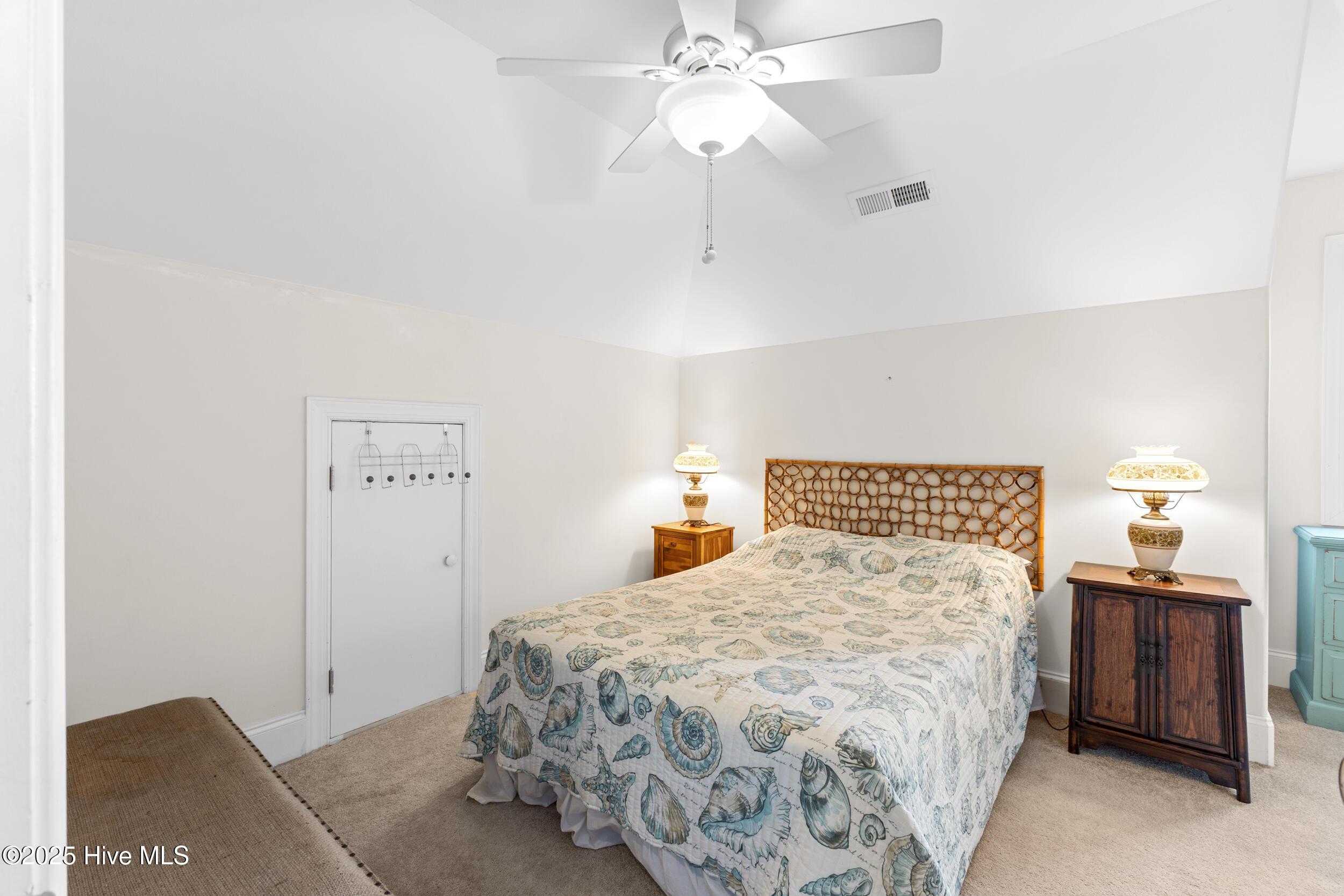 100506404 | Photo 31