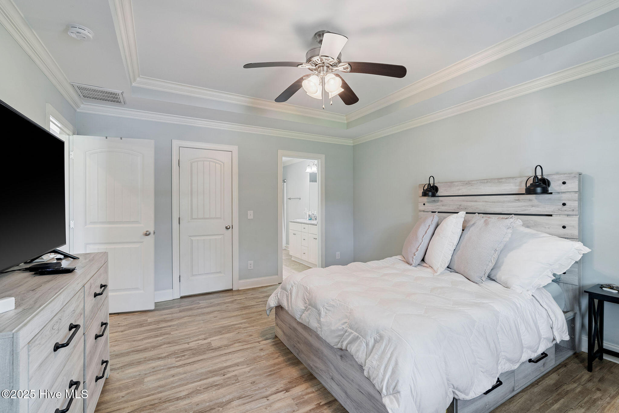 100517847 | Photo 15