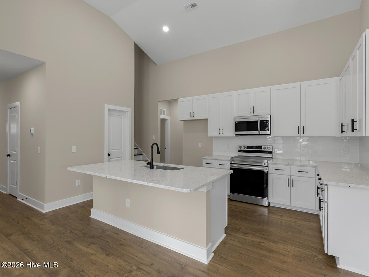 100547576 | Photo 13