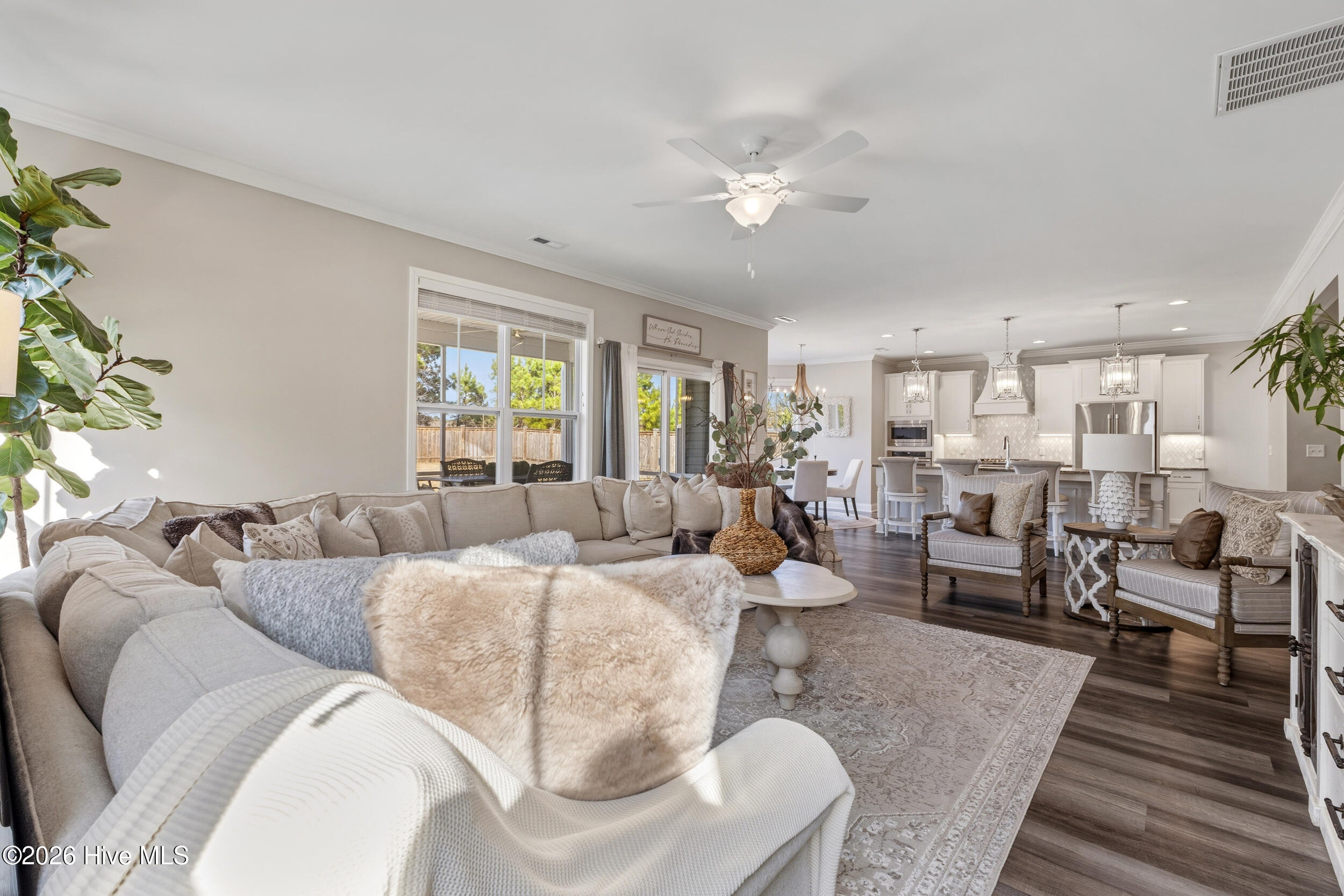 100558195 | Photo 15