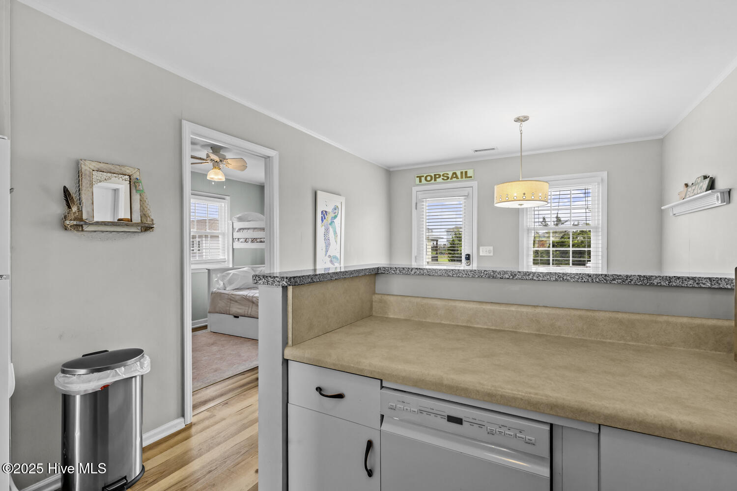 100525071 | Photo 13