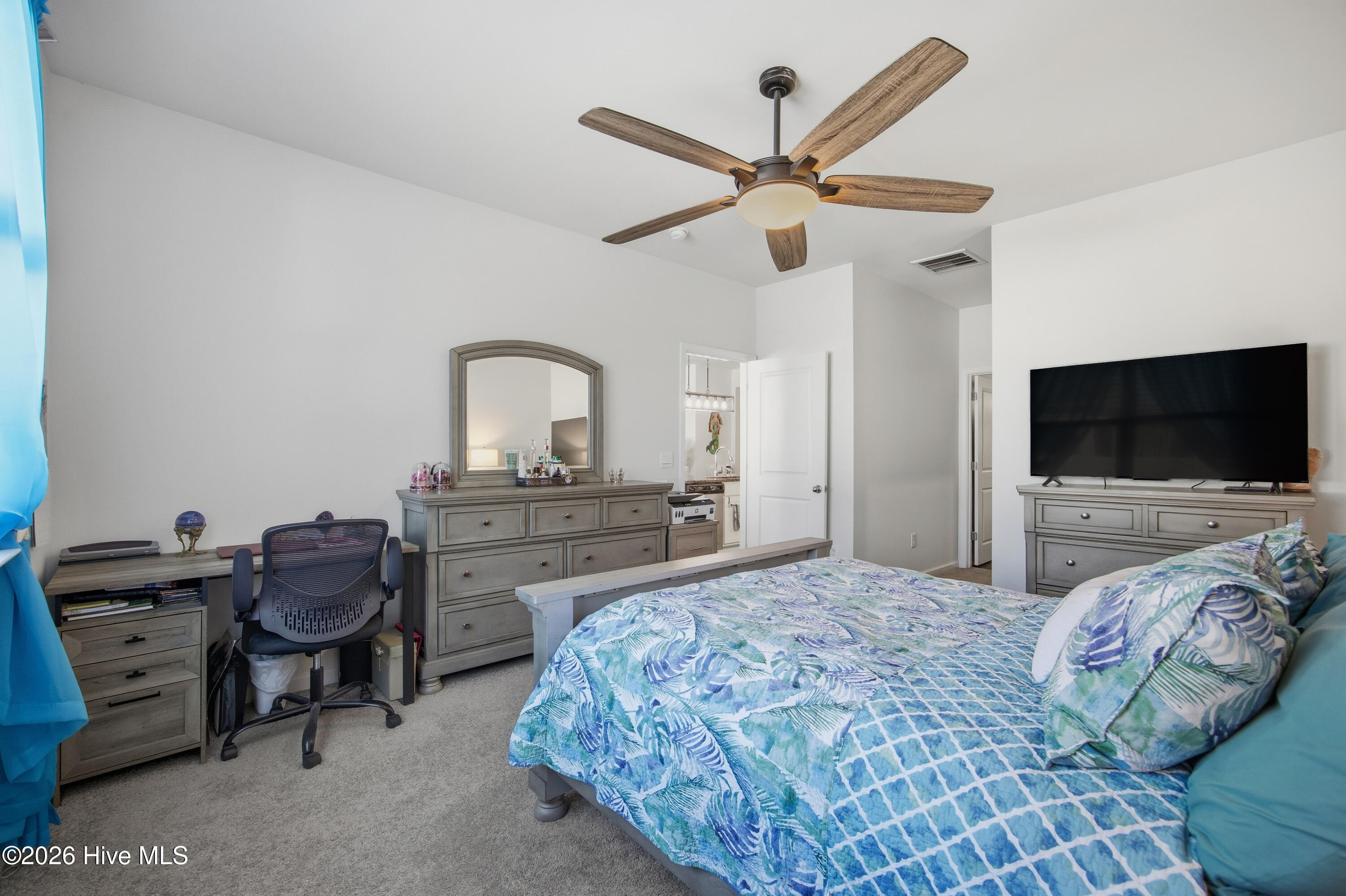 100550888 | Photo 46