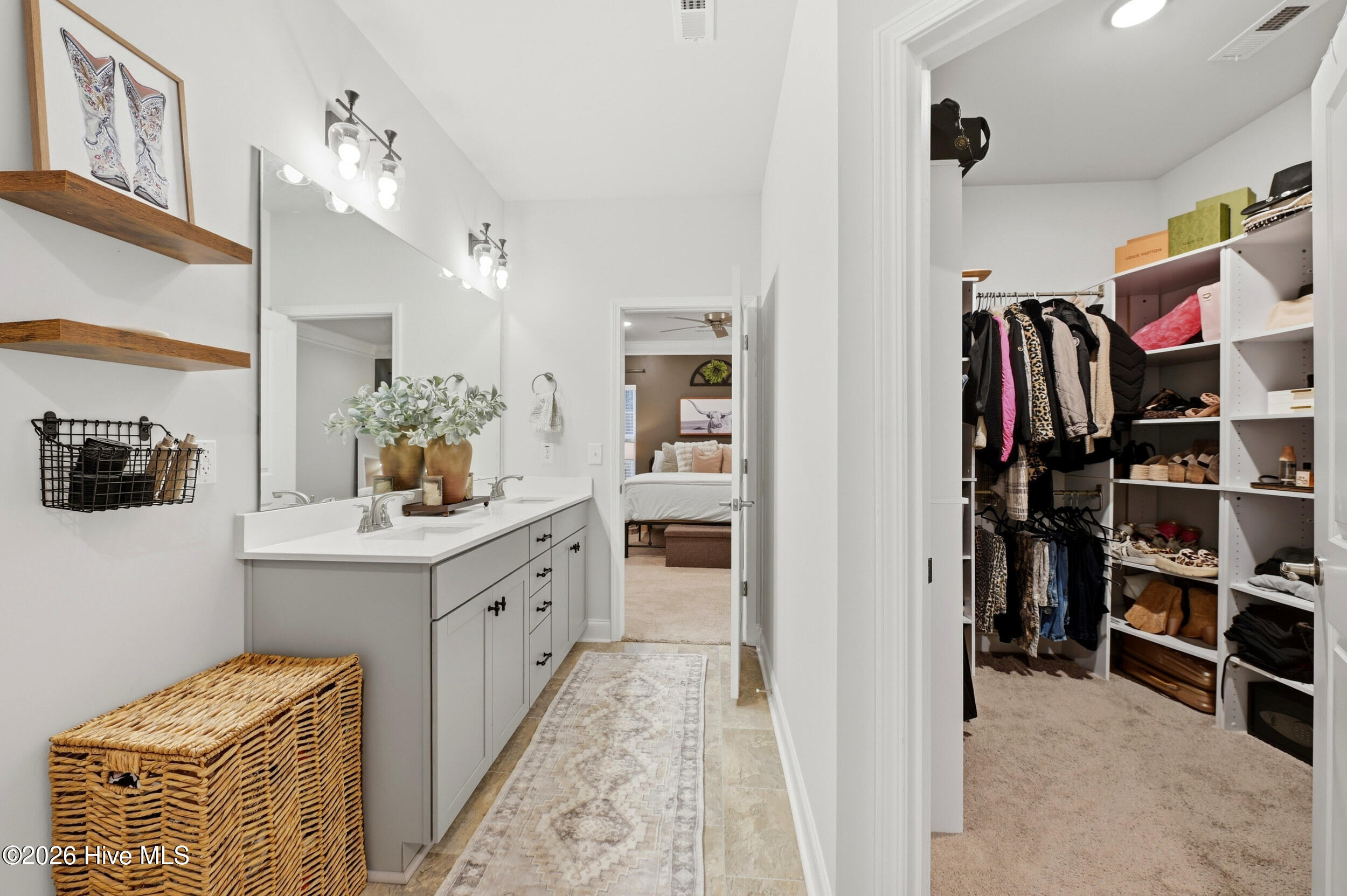 100557848 | Photo 20