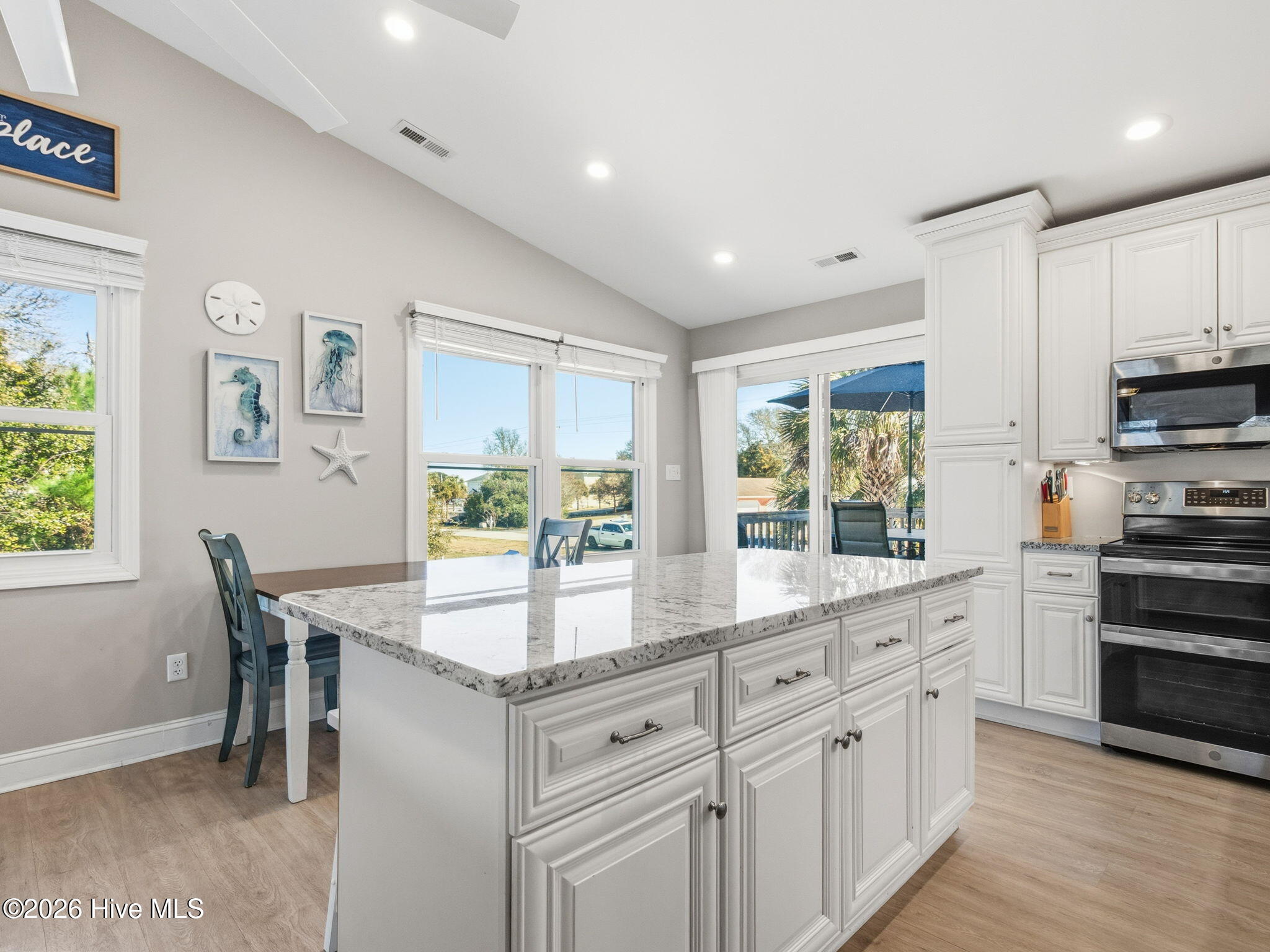 100556507 | Photo 24