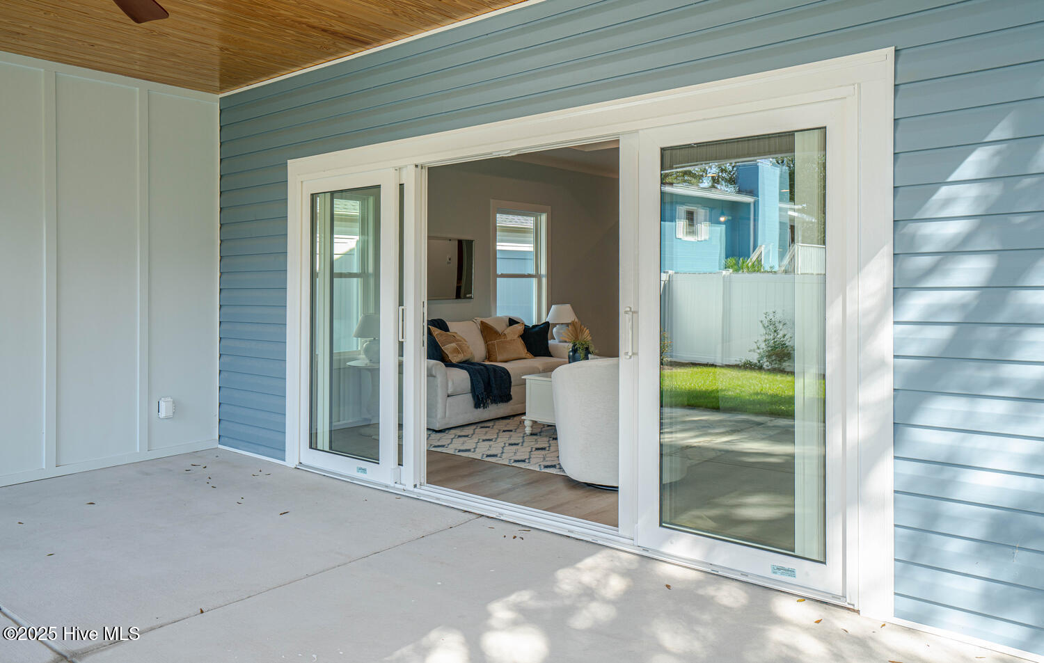 100531648 | Photo 26