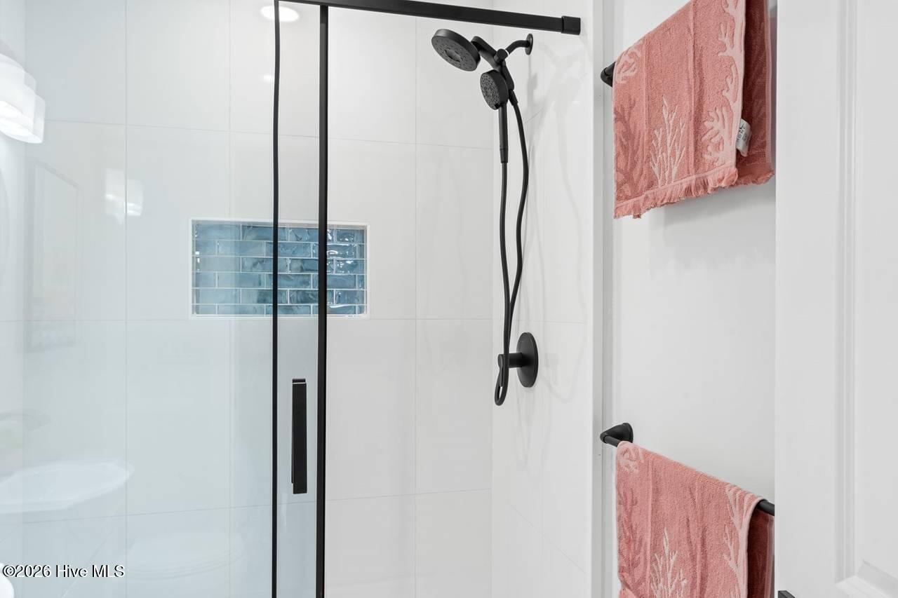 100553322 | Photo 34