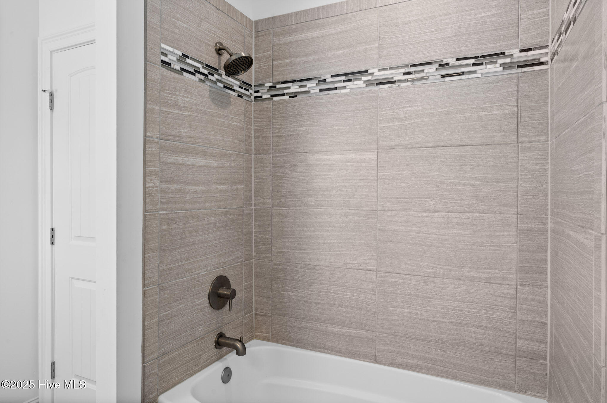 100541002 | Photo 19