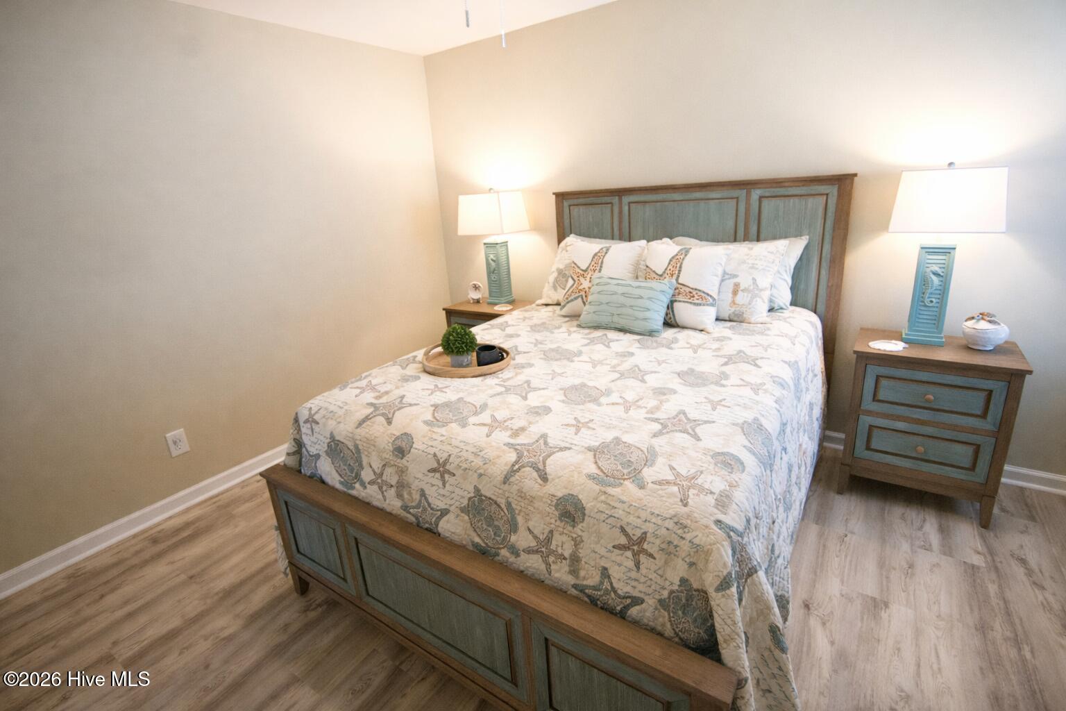 100569889 | Photo 42