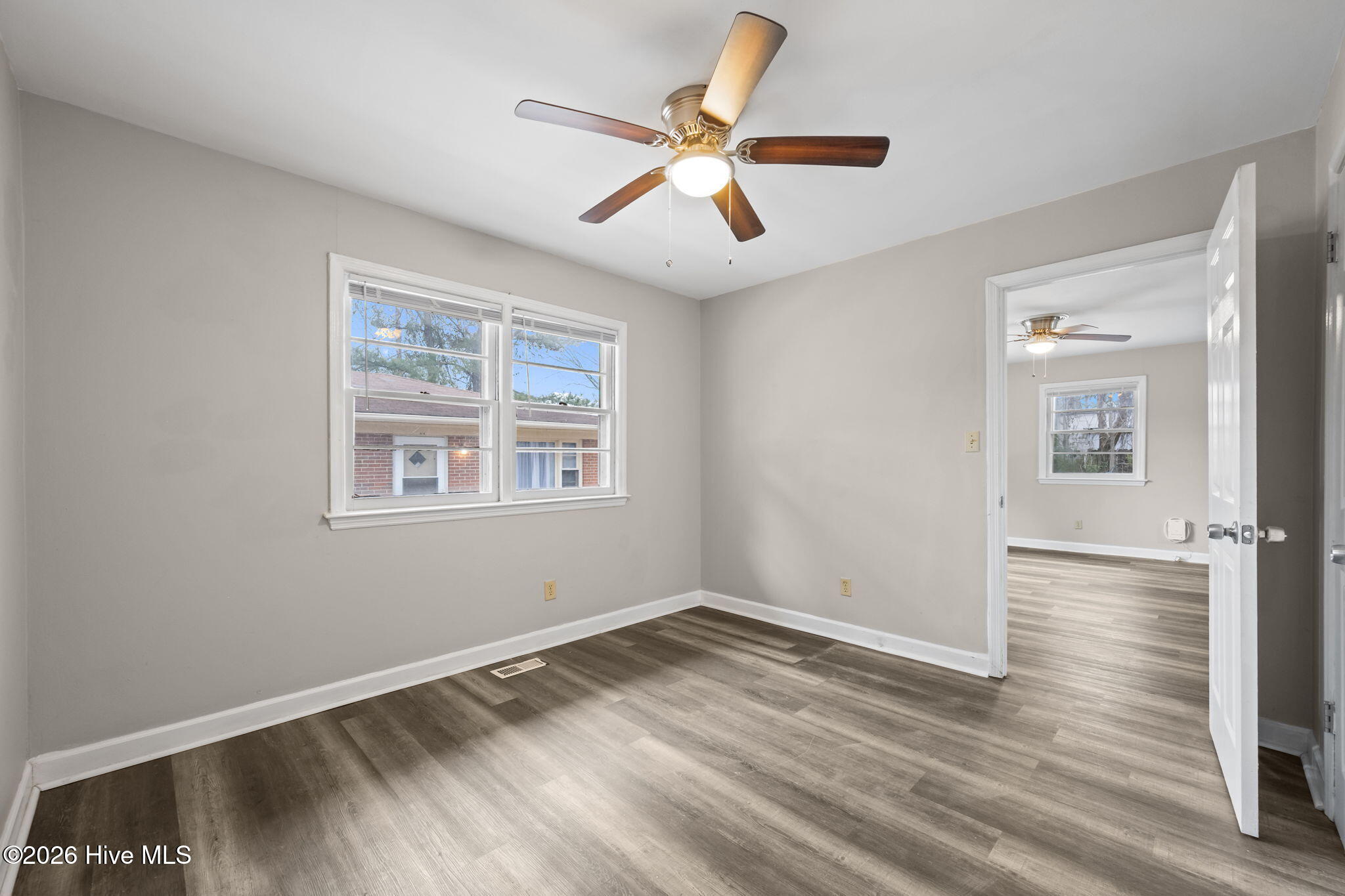 100553652 | Photo 13