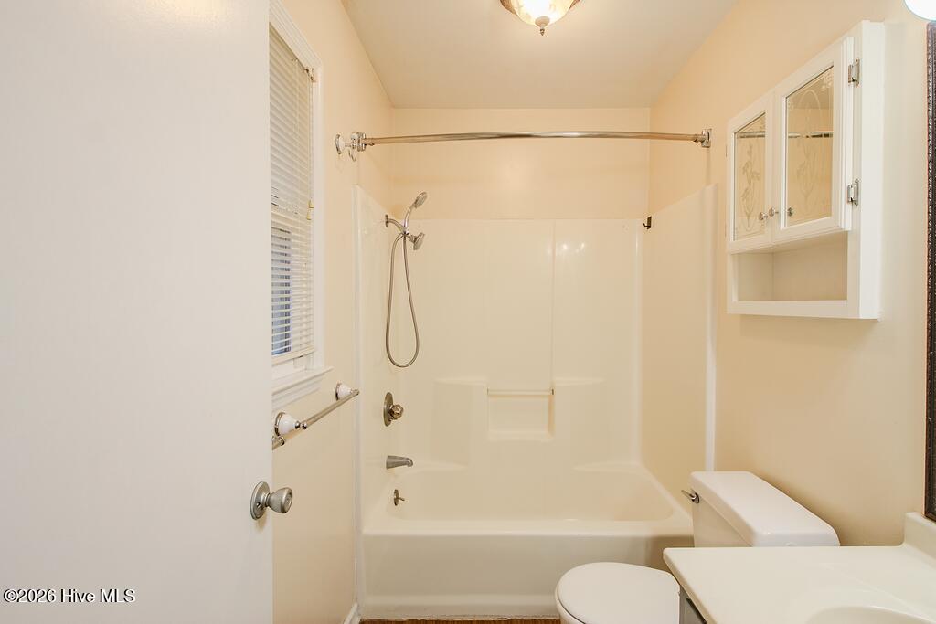 100536821 | Photo 24