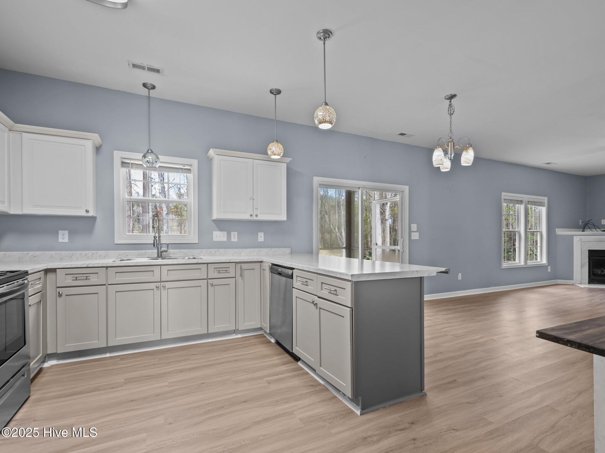 100544951 | Photo 11