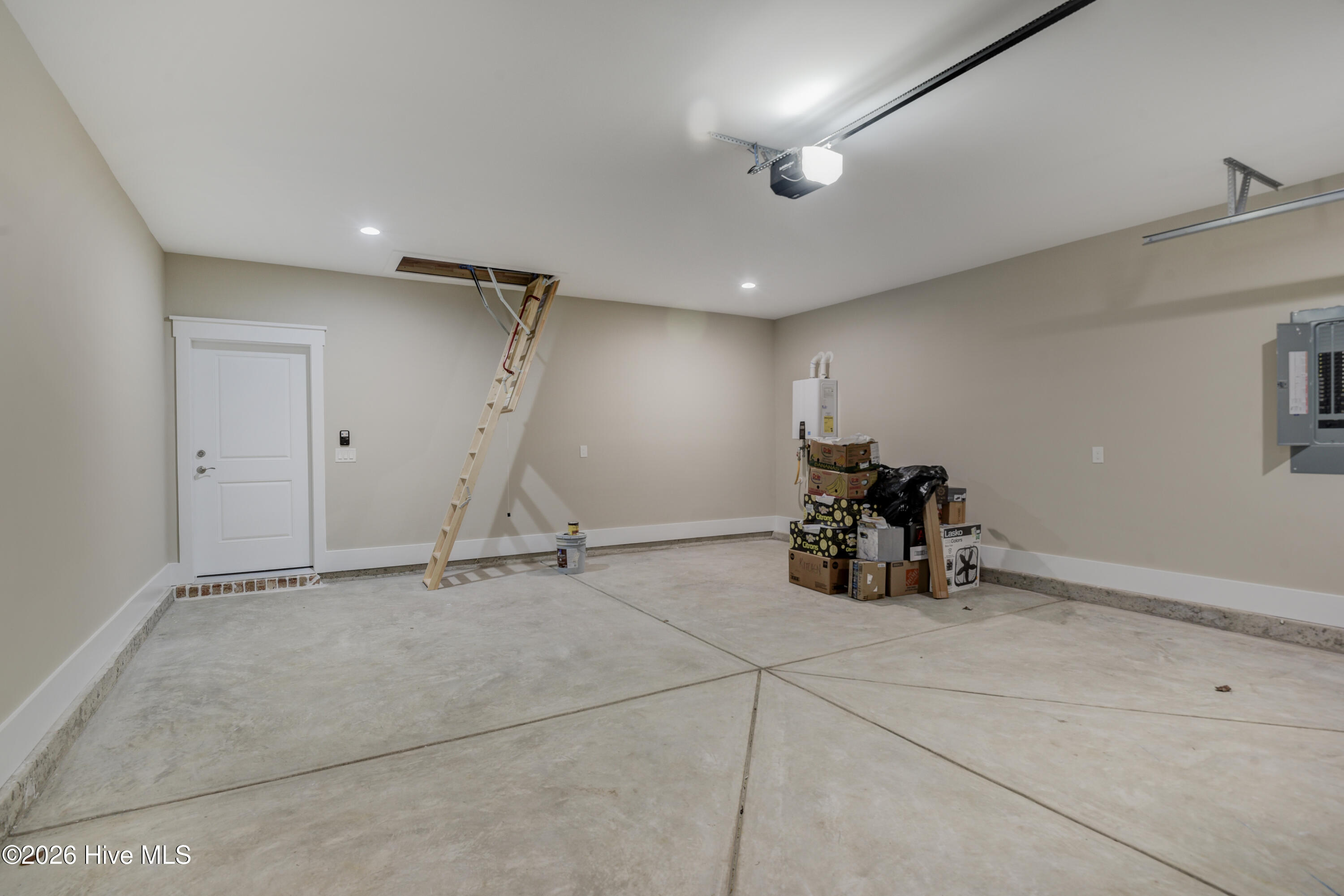 100563522 | Photo 52