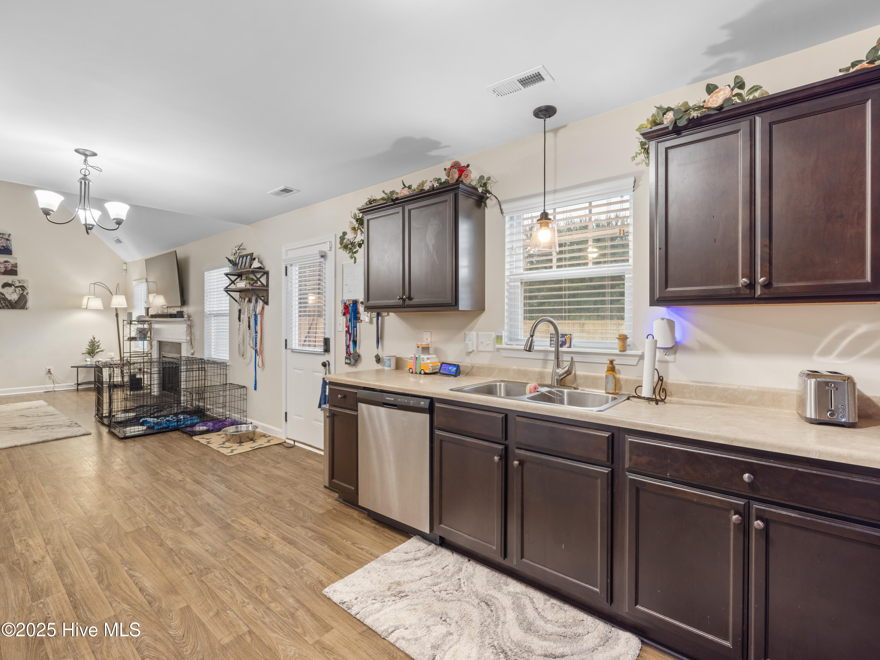 100512056 | Photo 23