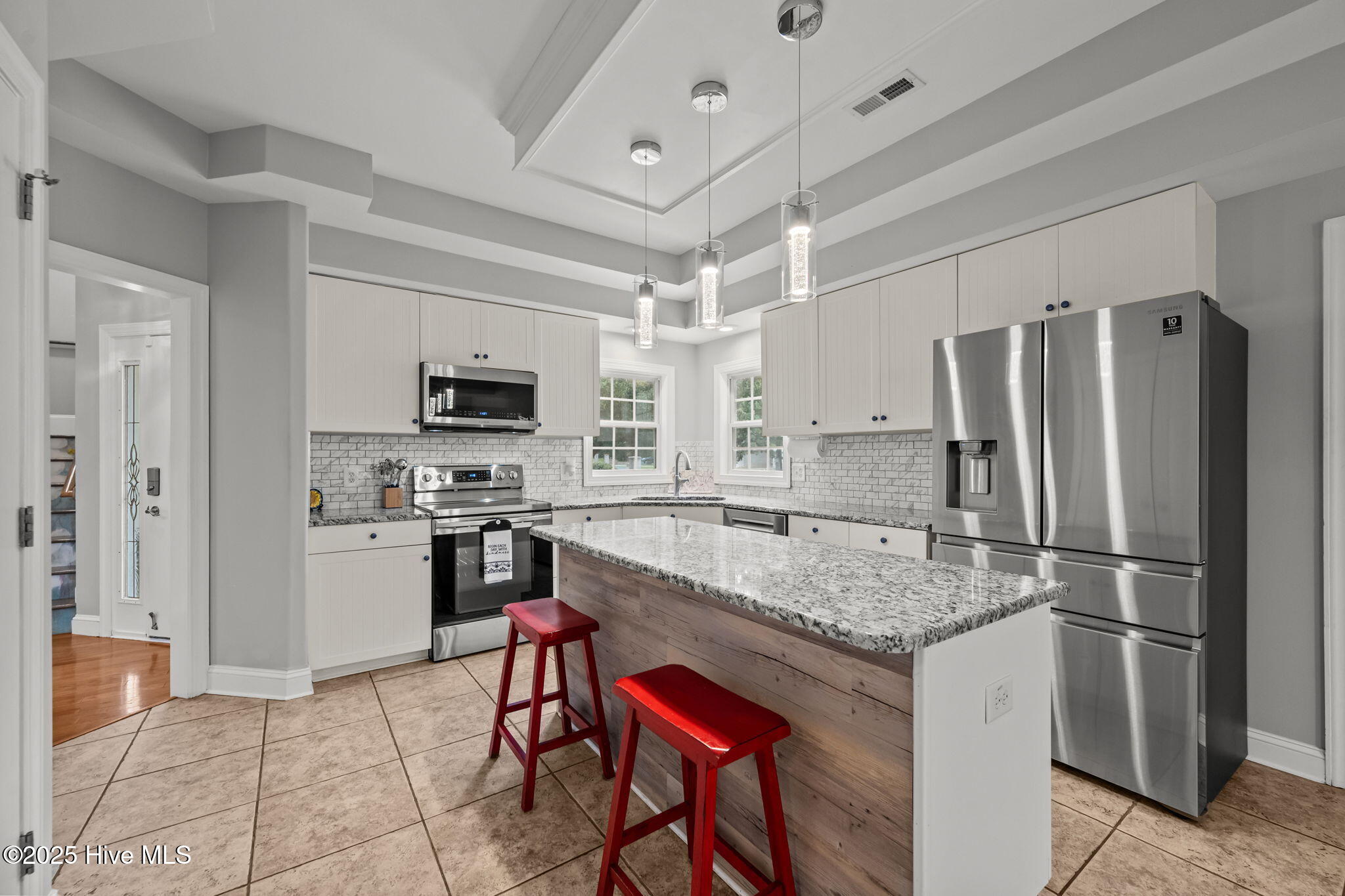 100524687 | Photo 18