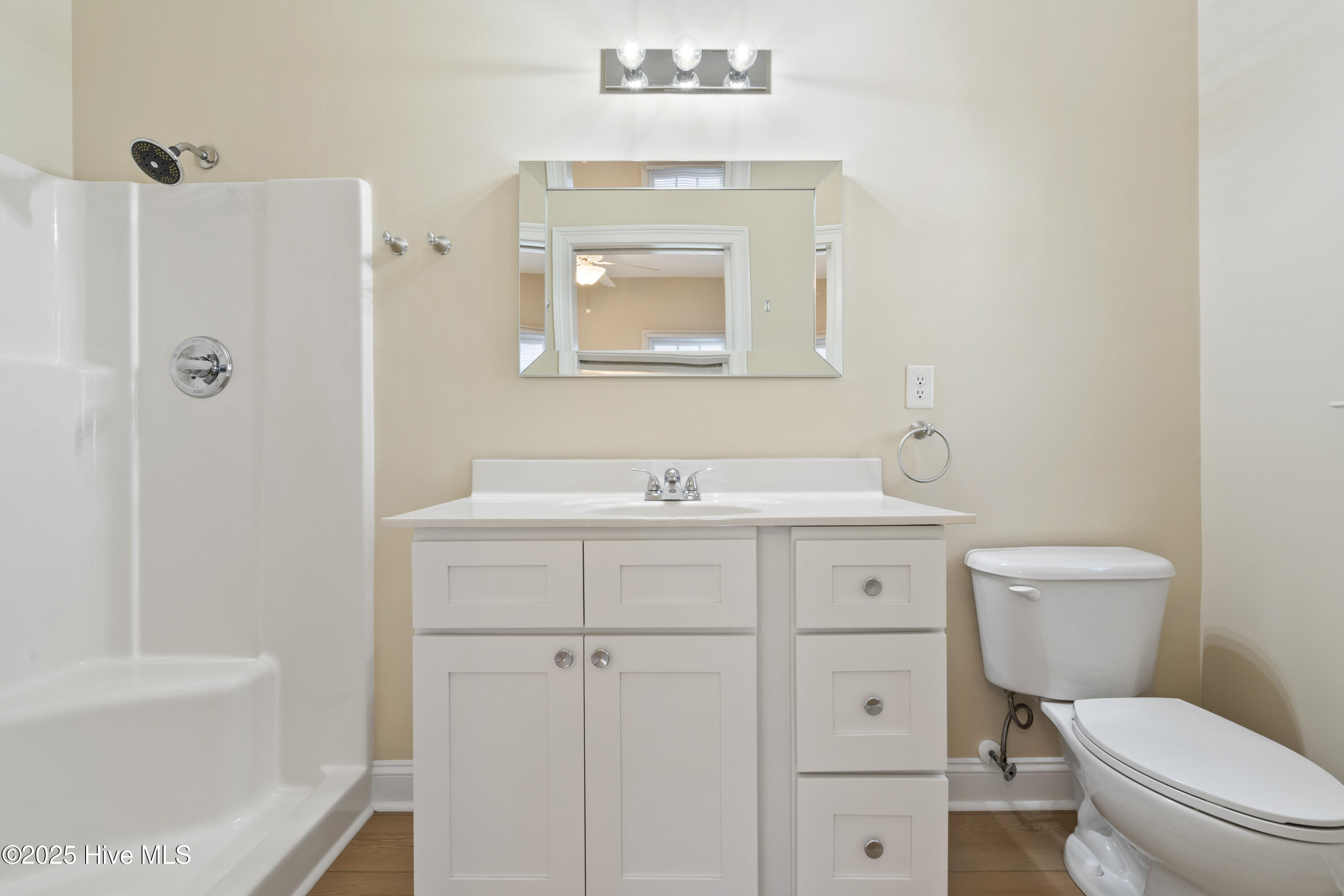 100543088 | Photo 16