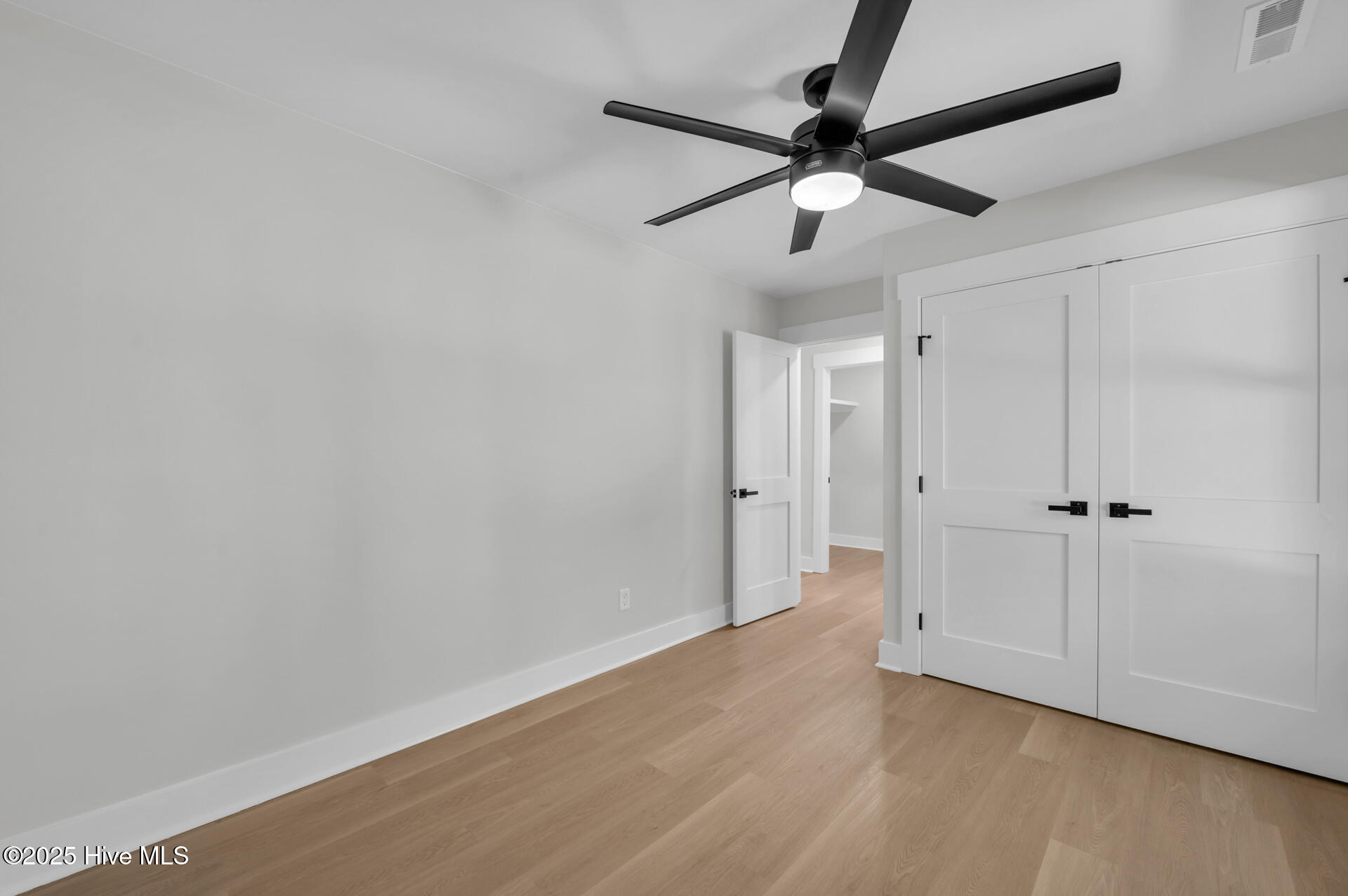 100540114 | Photo 40