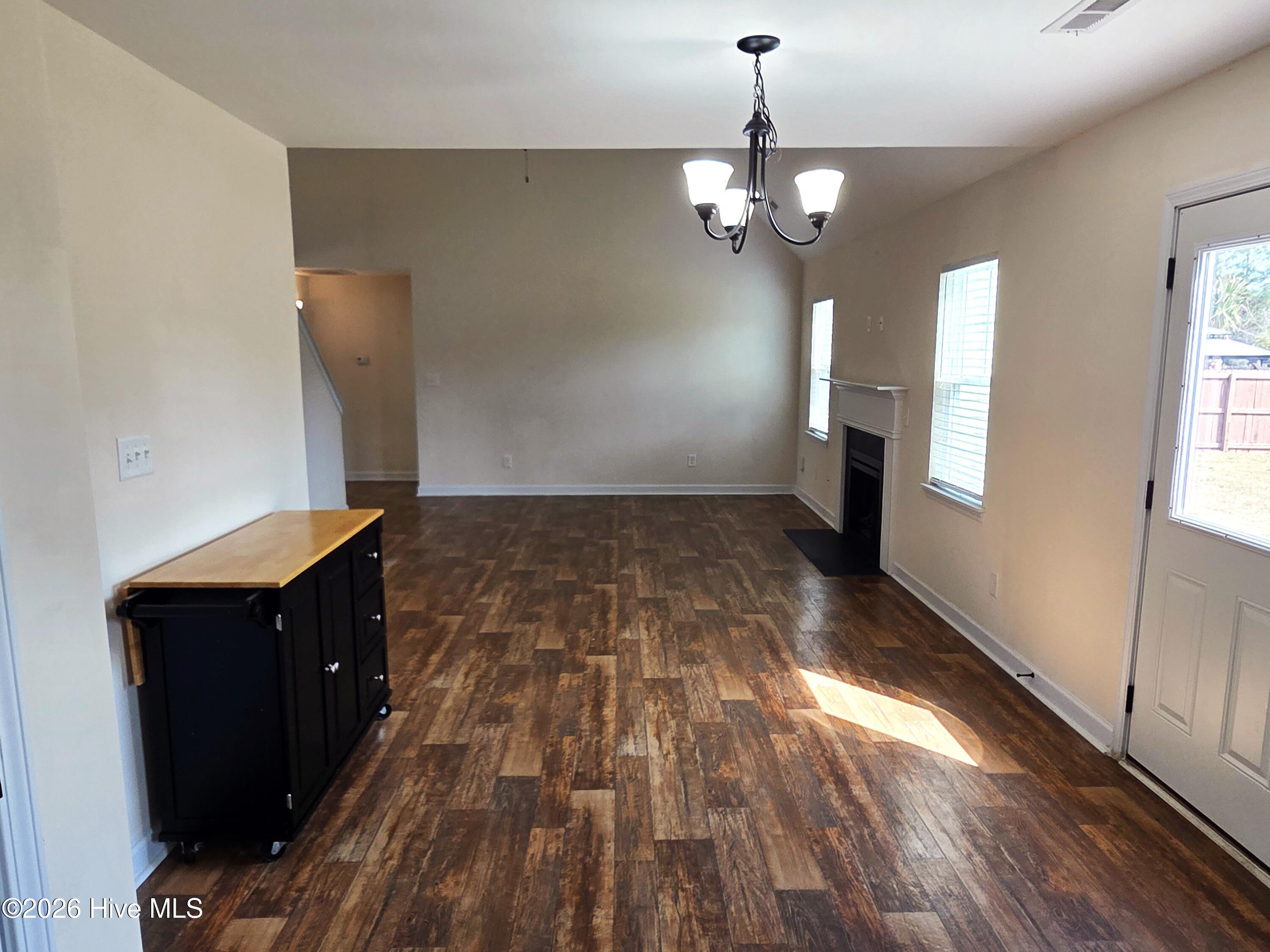 100527843 | Photo 24