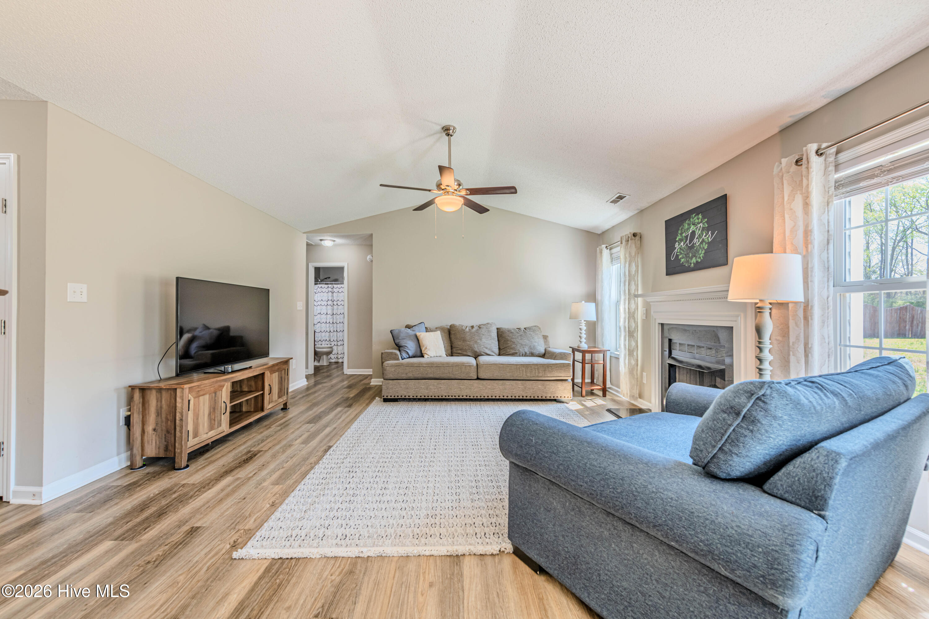 100565701 | Photo 10