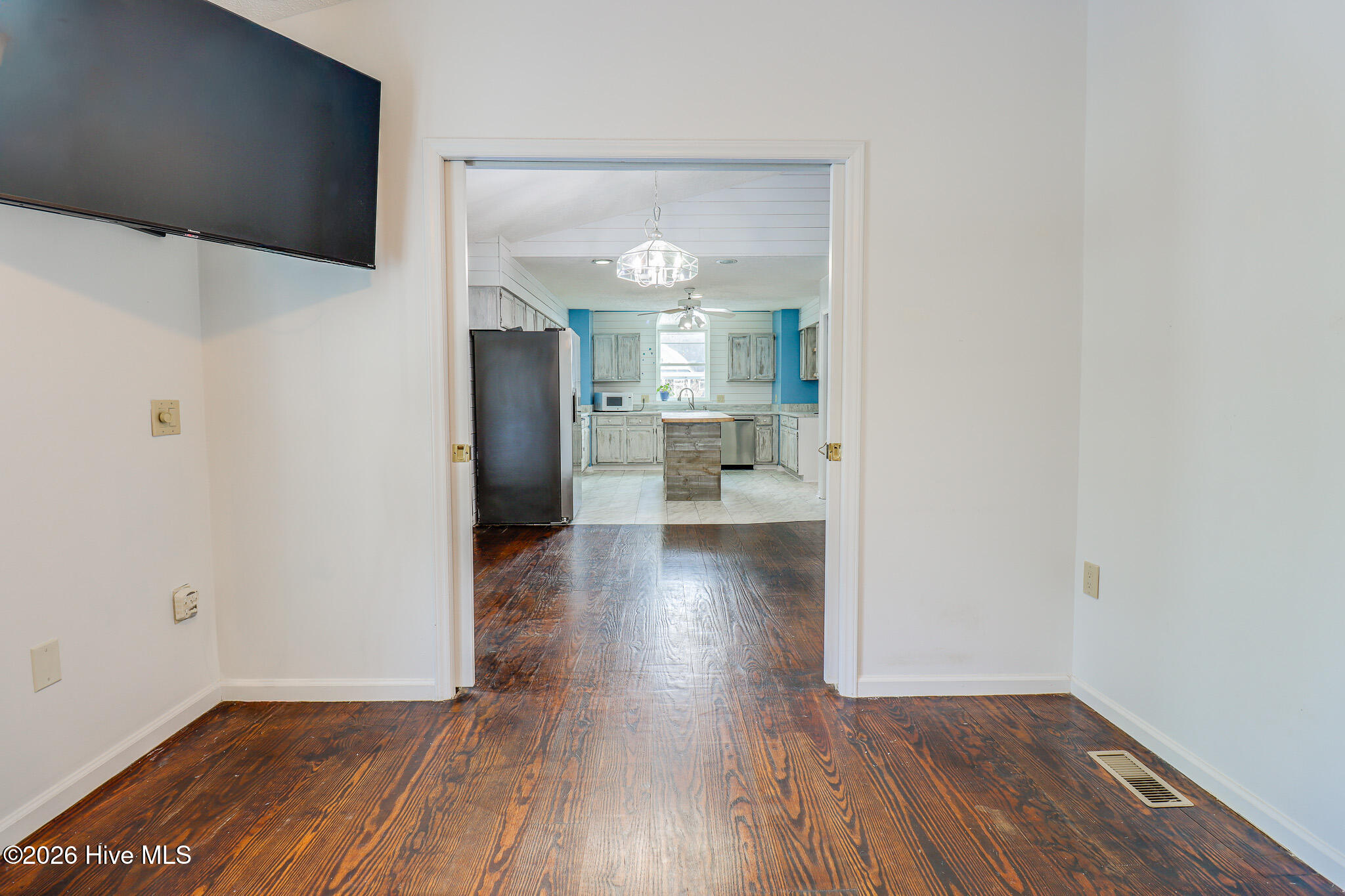 100544057 | Photo 16