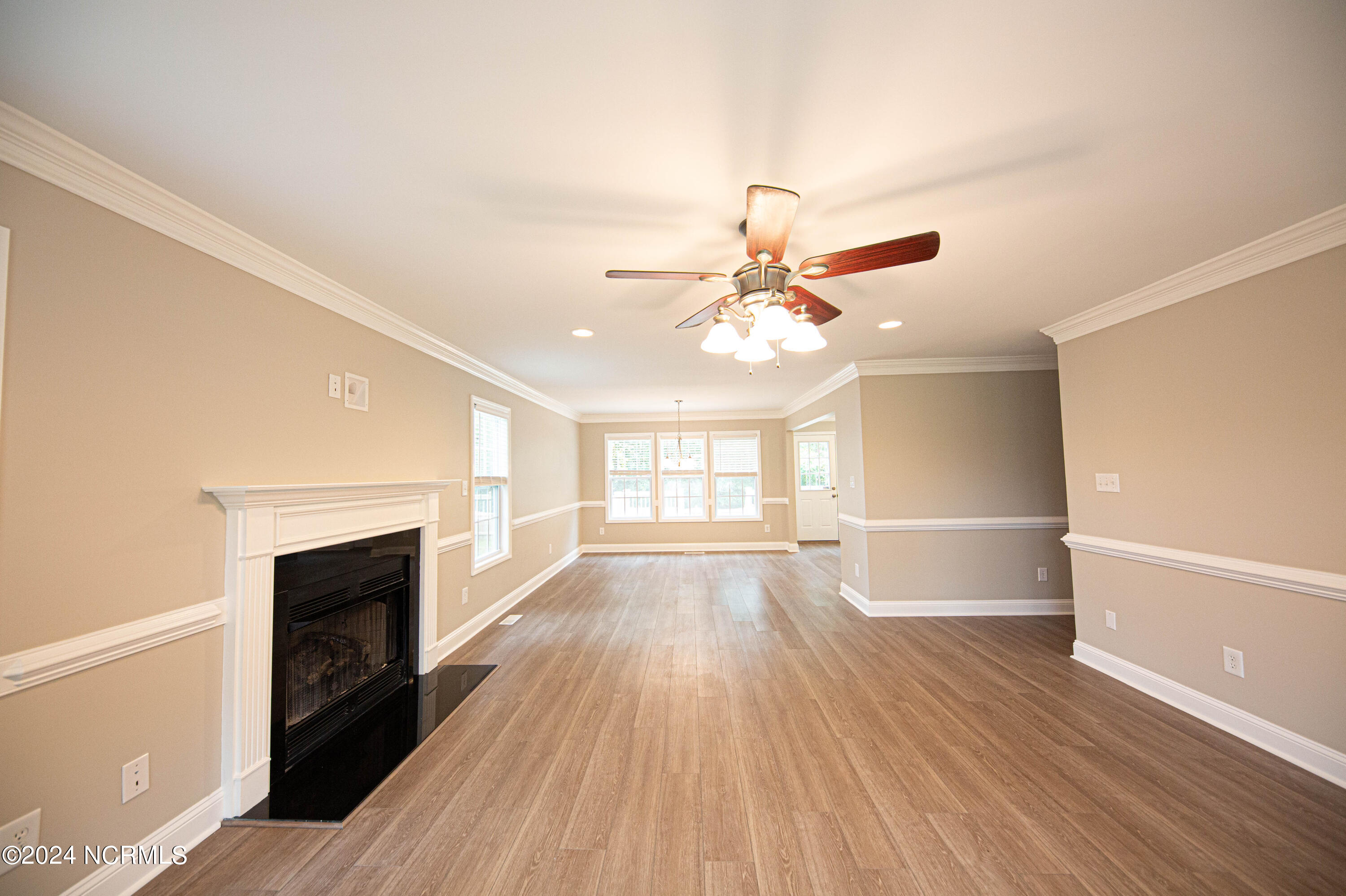 100566053 | Photo 13