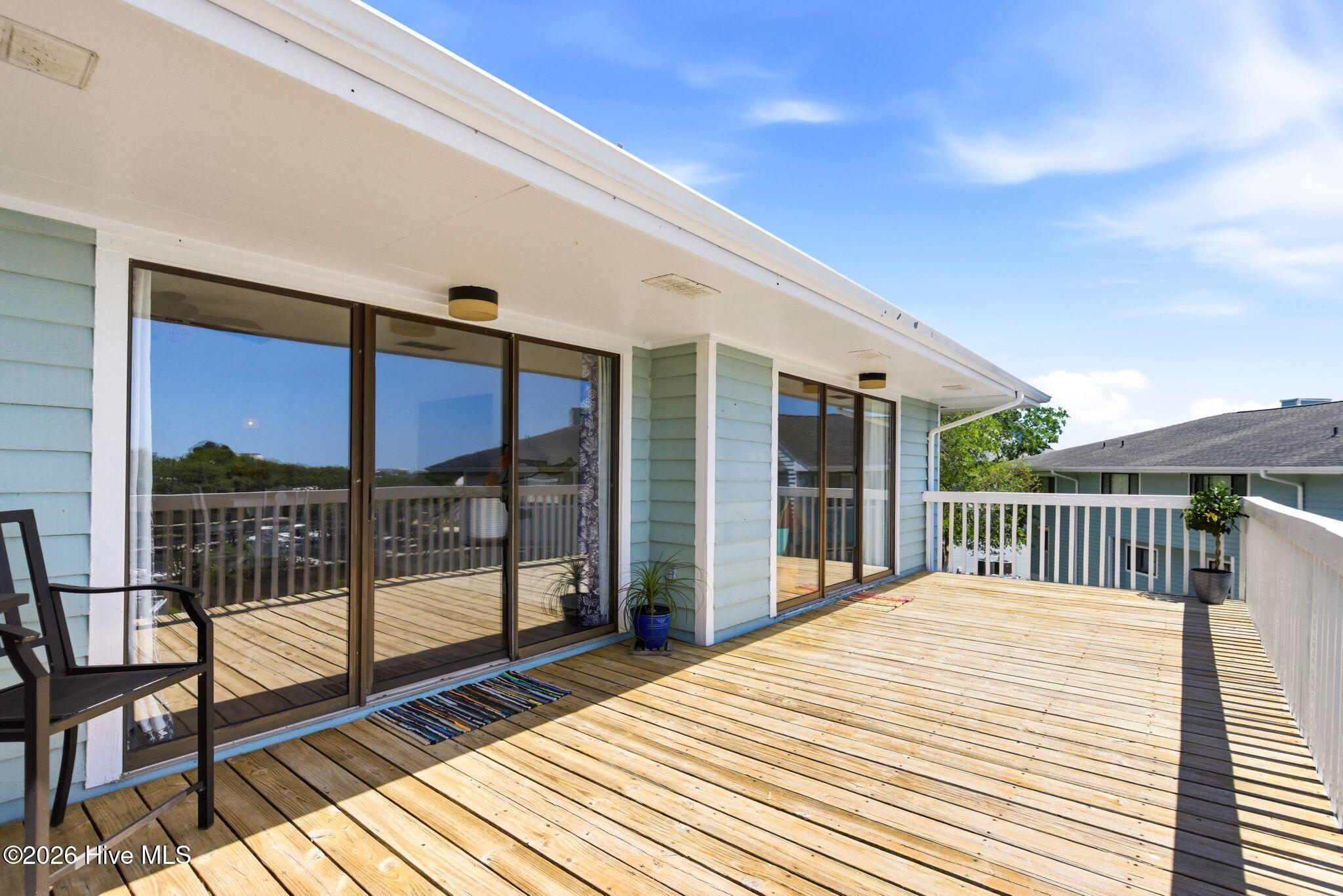 100568885 | Photo 35