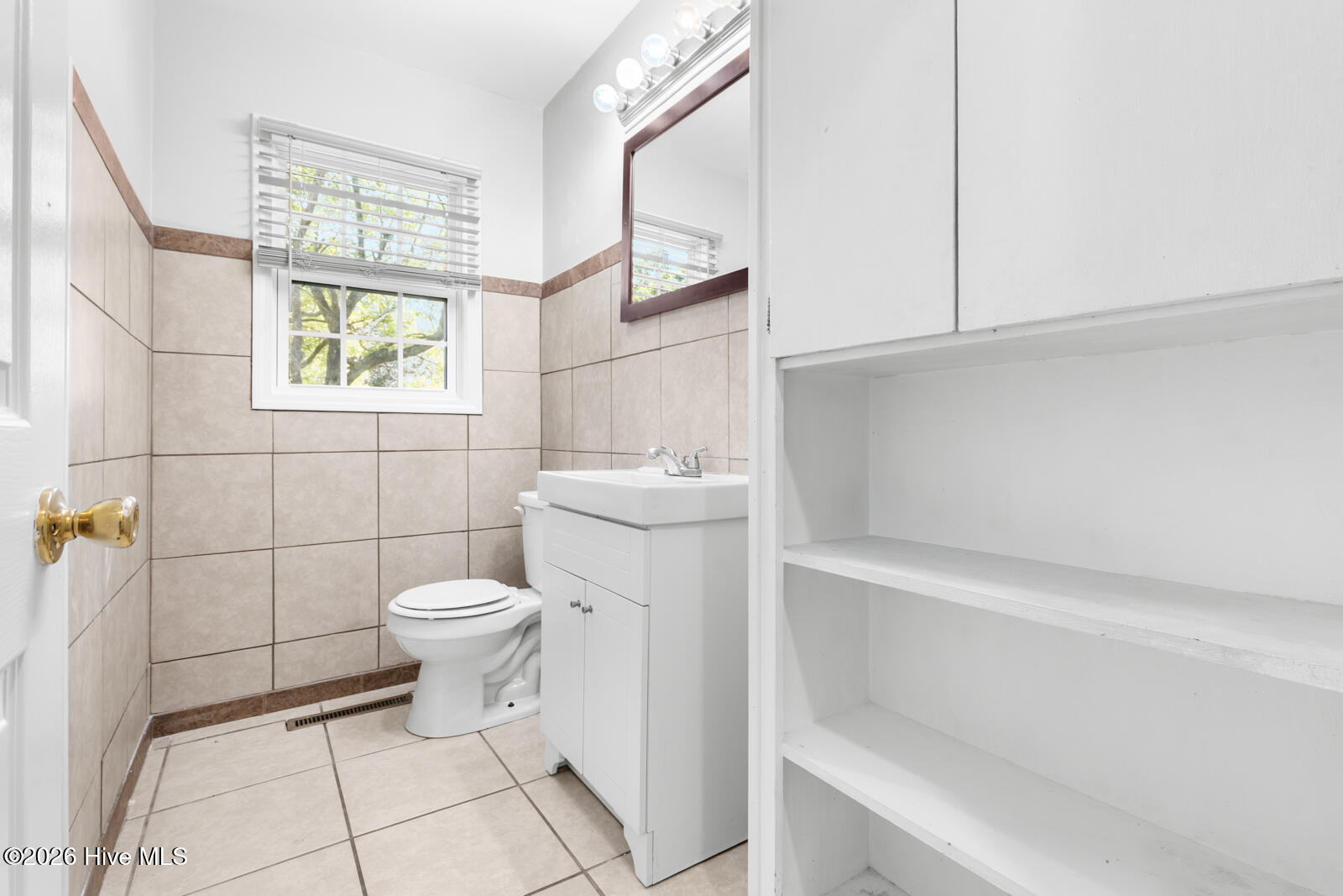 100569142 | Photo 11