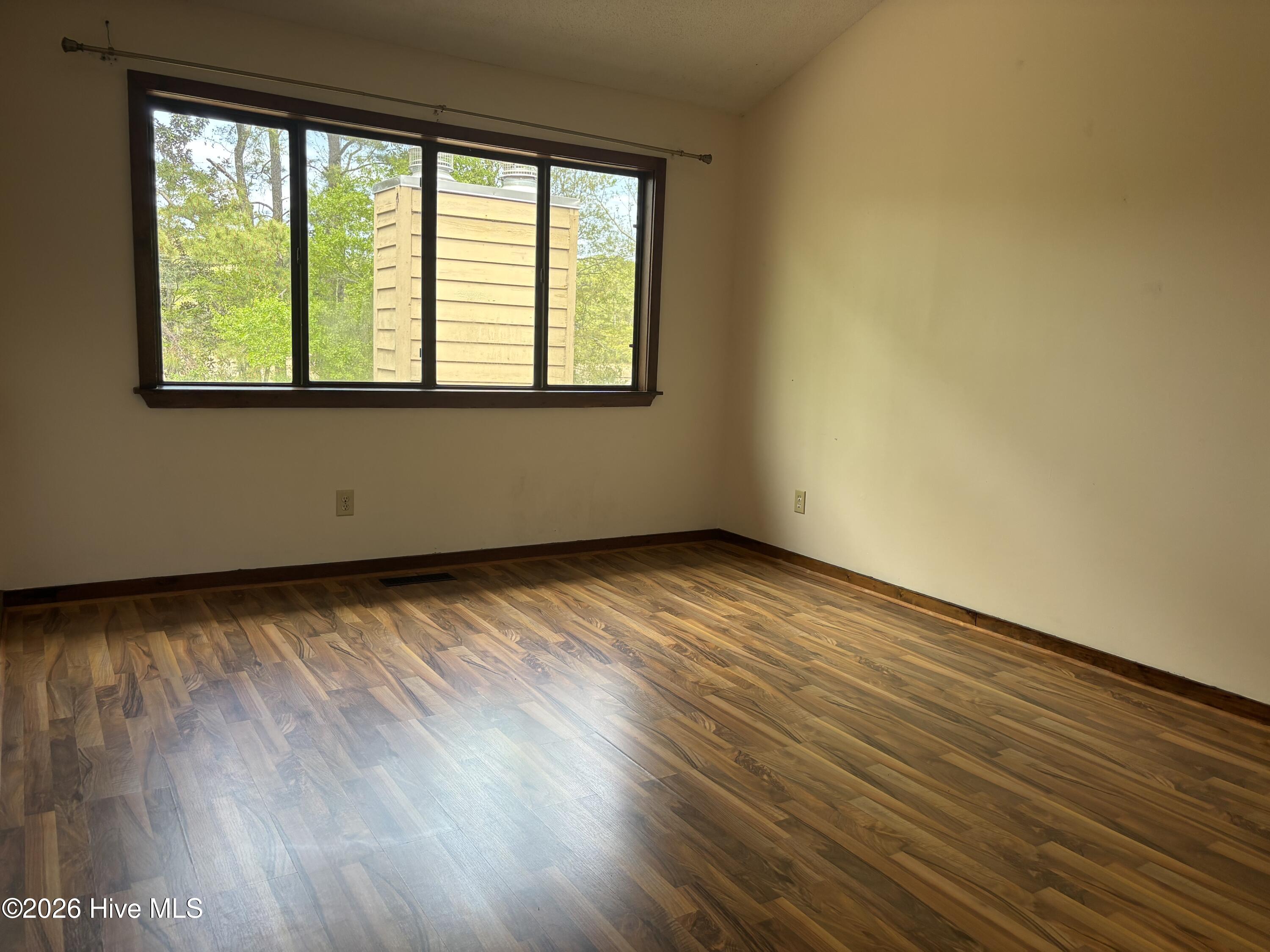 100563769 | Photo 13