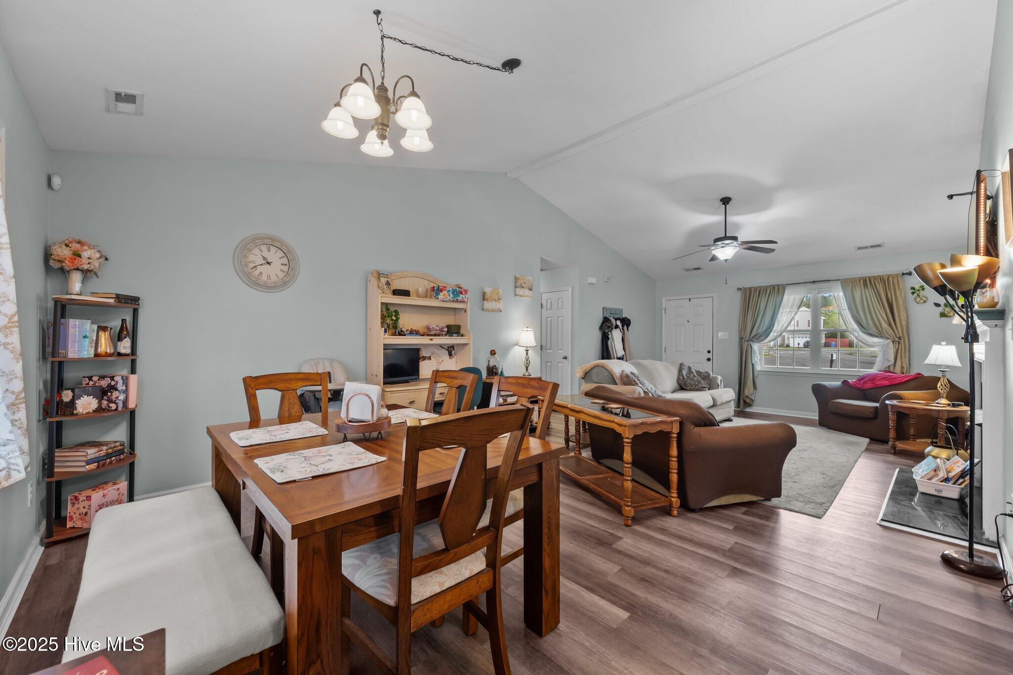 100557104 | Photo 27